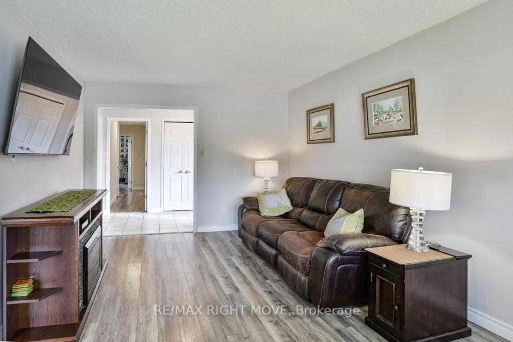 Photo 12 of 6 Lindsay Crescent, Orillia — HOMEH