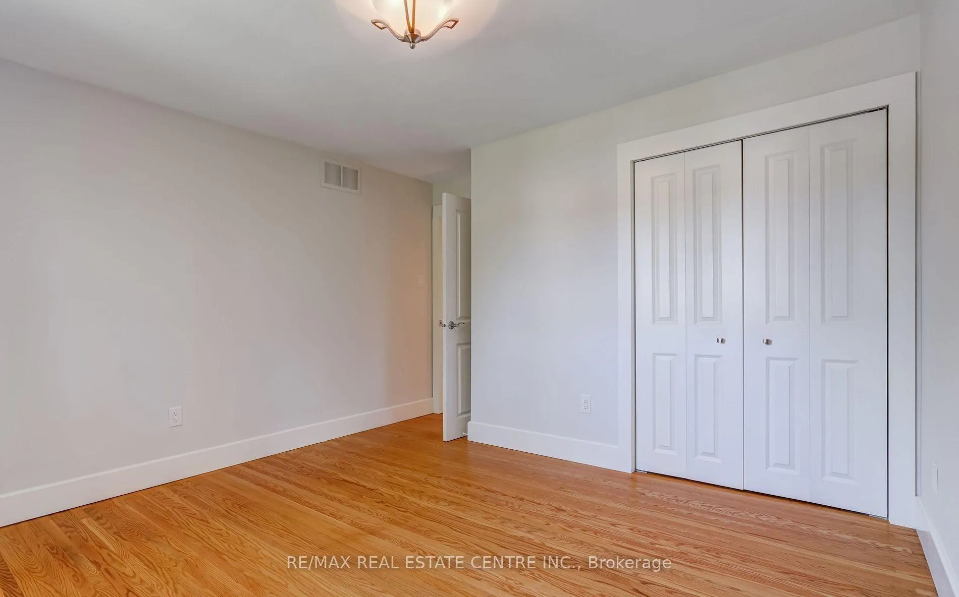 Photo 28 of 196 Sabel Street, Oakville, Bronte — HOMEH