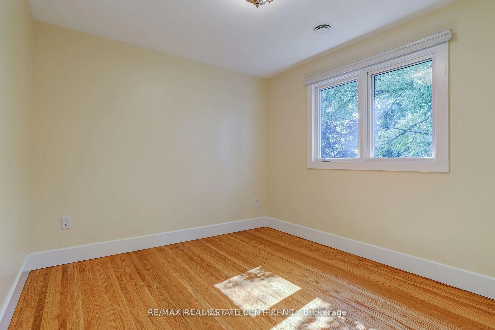 Photo 29 of 196 Sabel Street, Oakville, Bronte — HOMEH