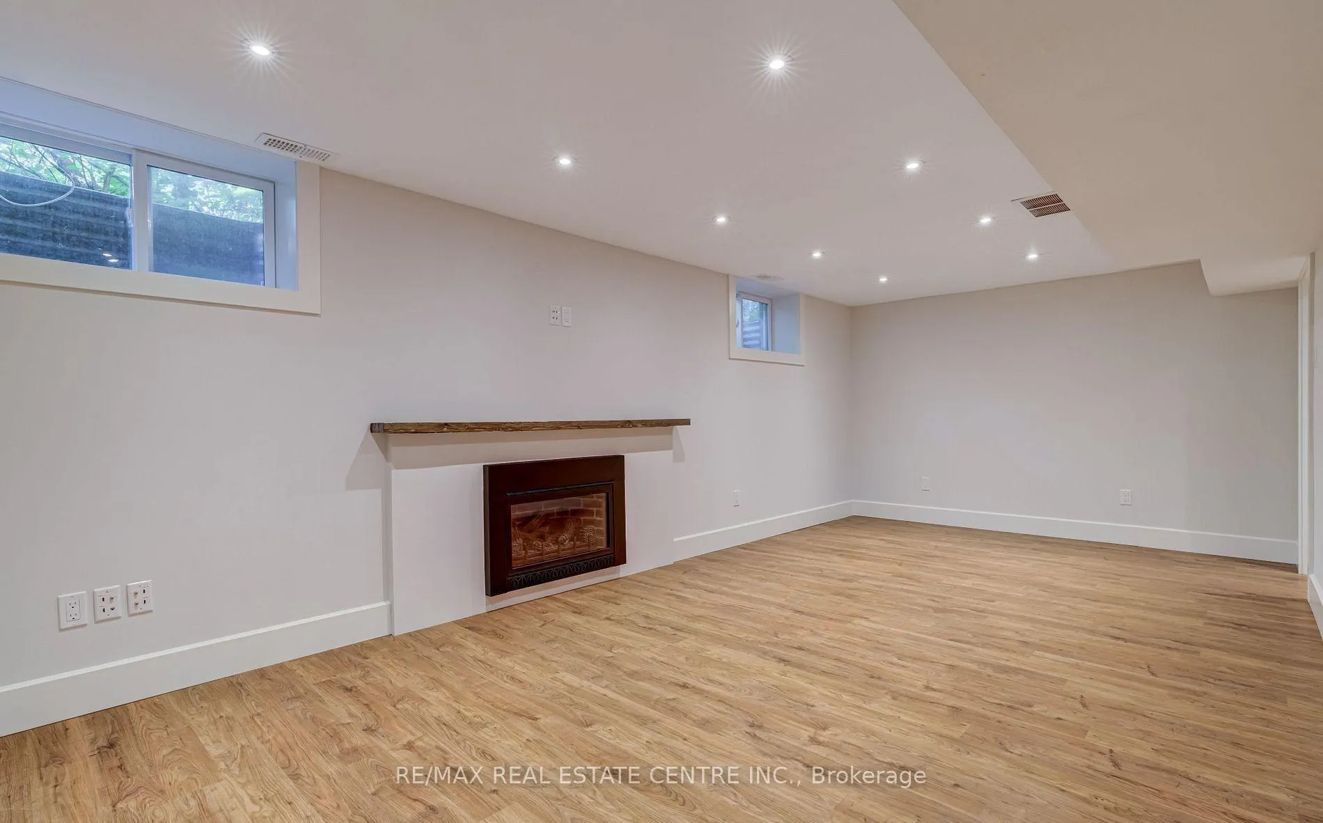 Photo 33 of 196 Sabel Street, Oakville, Bronte — HOMEH