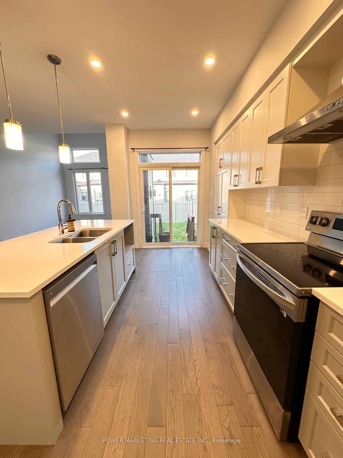Photo 5 of 630 Cordelette Circle, Ottawa, Mer Bleue/Bradley Estates/Anderson Park — HOMEH