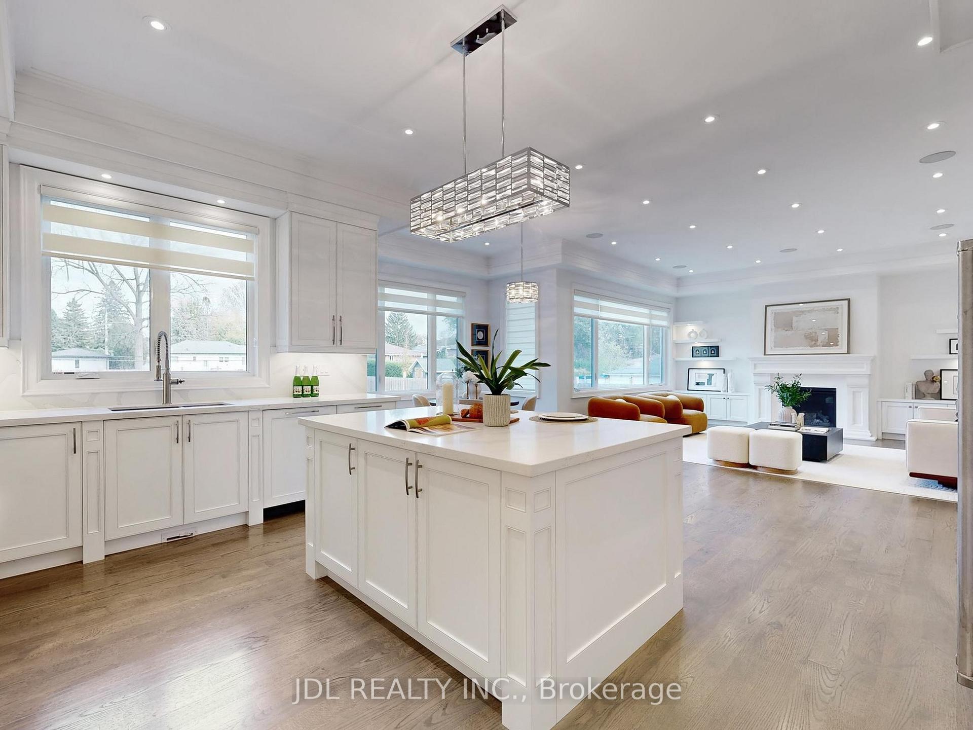 Photo 12 of 39 Howard Road, Newmarket, Huron Heights-Leslie Valley — HOMEH