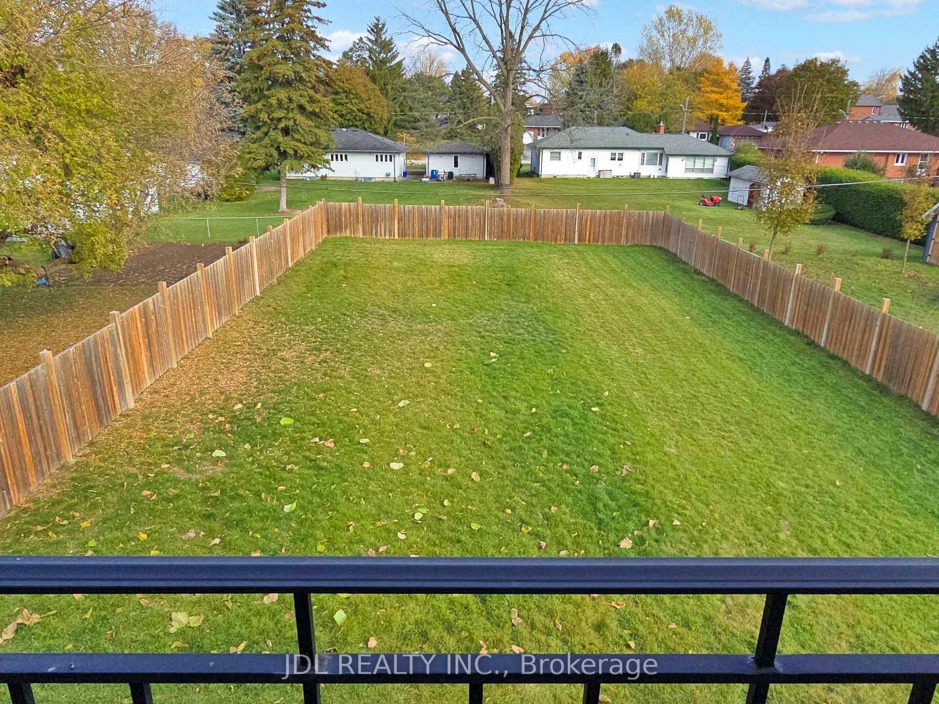 Photo 18 of 39 Howard Road, Newmarket, Huron Heights-Leslie Valley — HOMEH