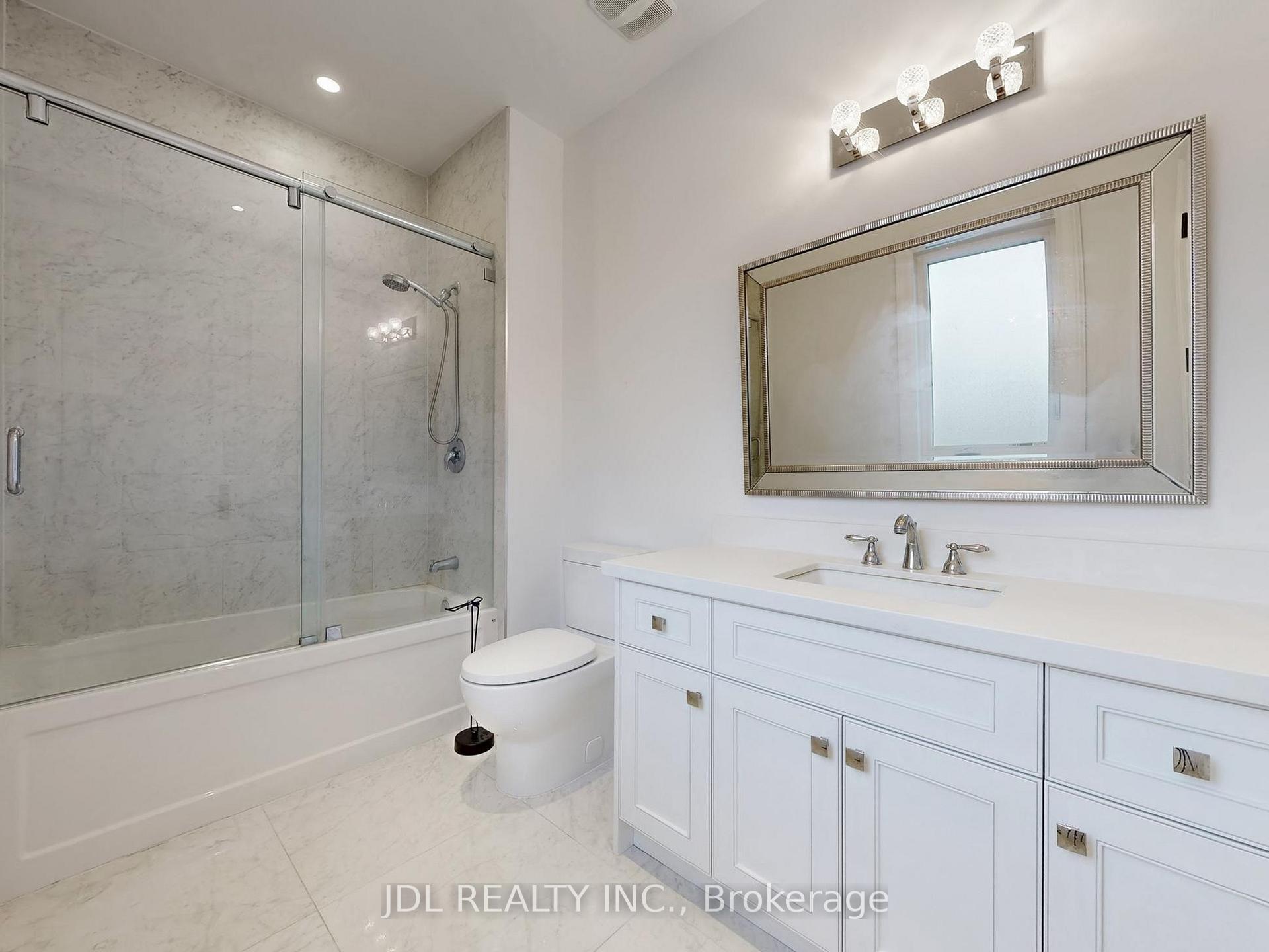 Photo 24 of 39 Howard Road, Newmarket, Huron Heights-Leslie Valley — HOMEH