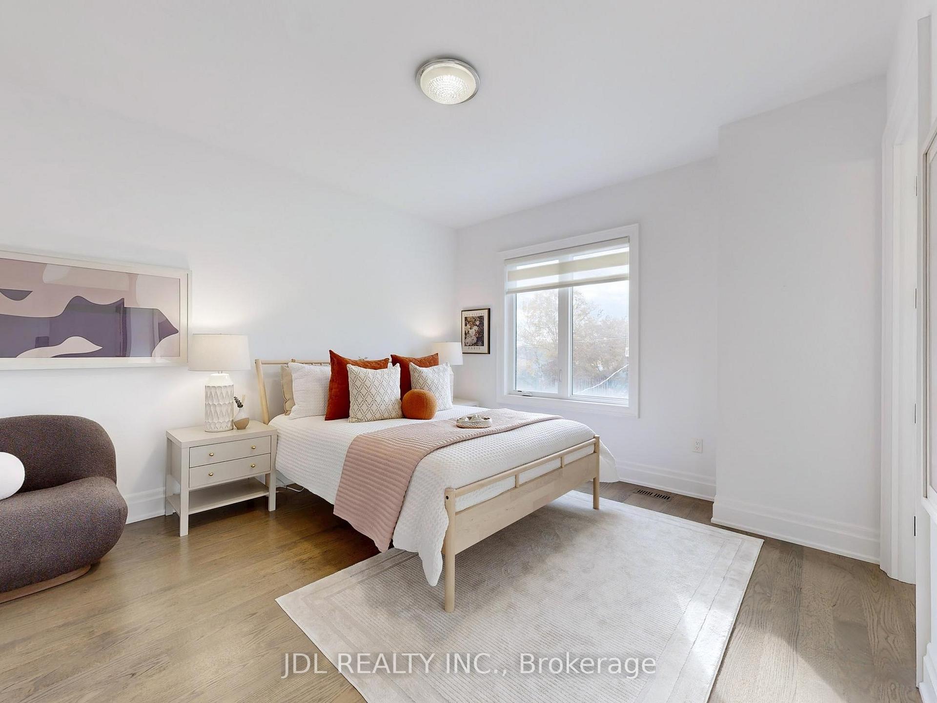 Photo 25 of 39 Howard Road, Newmarket, Huron Heights-Leslie Valley — HOMEH