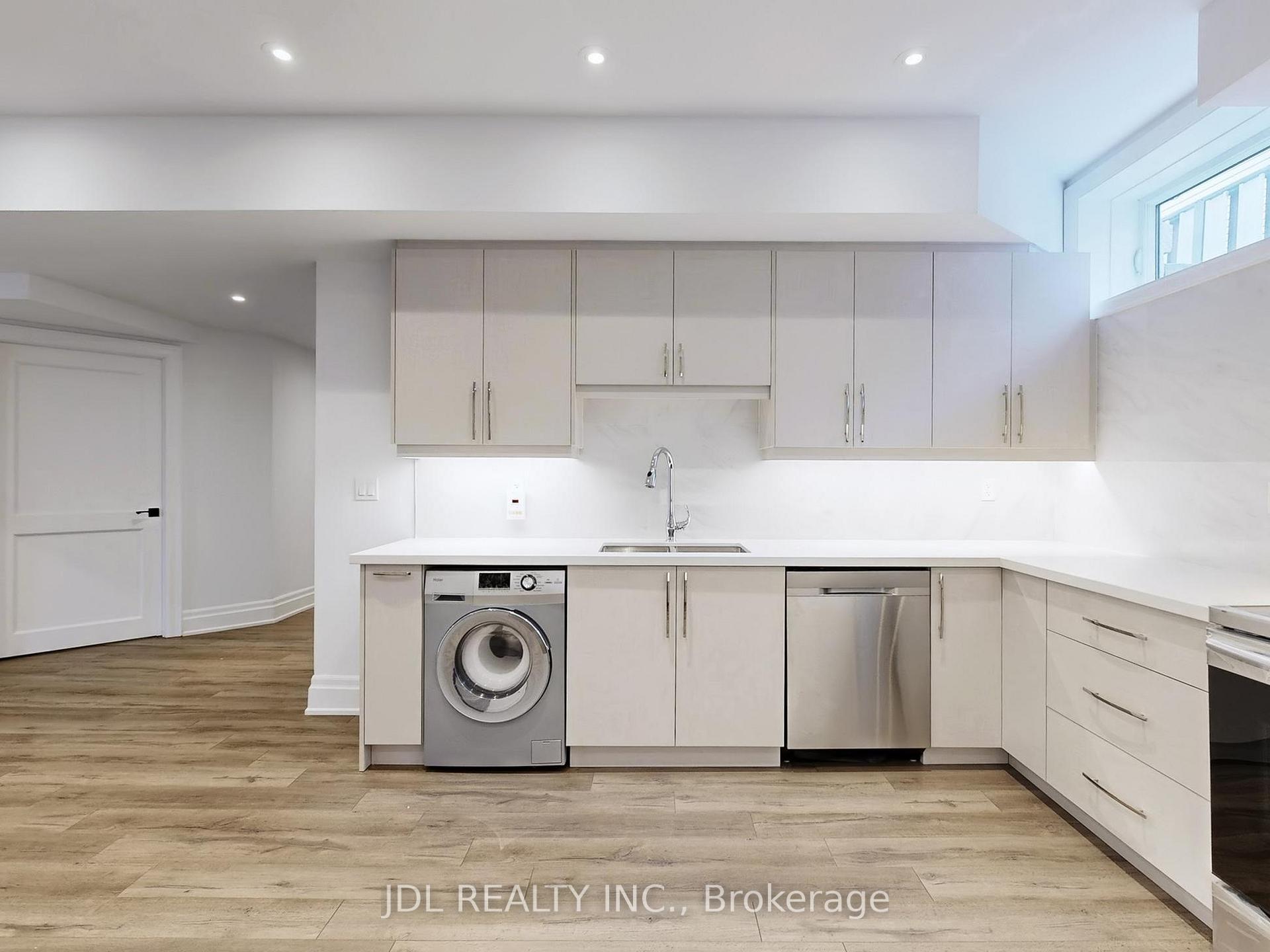Photo 33 of 39 Howard Road, Newmarket, Huron Heights-Leslie Valley — HOMEH