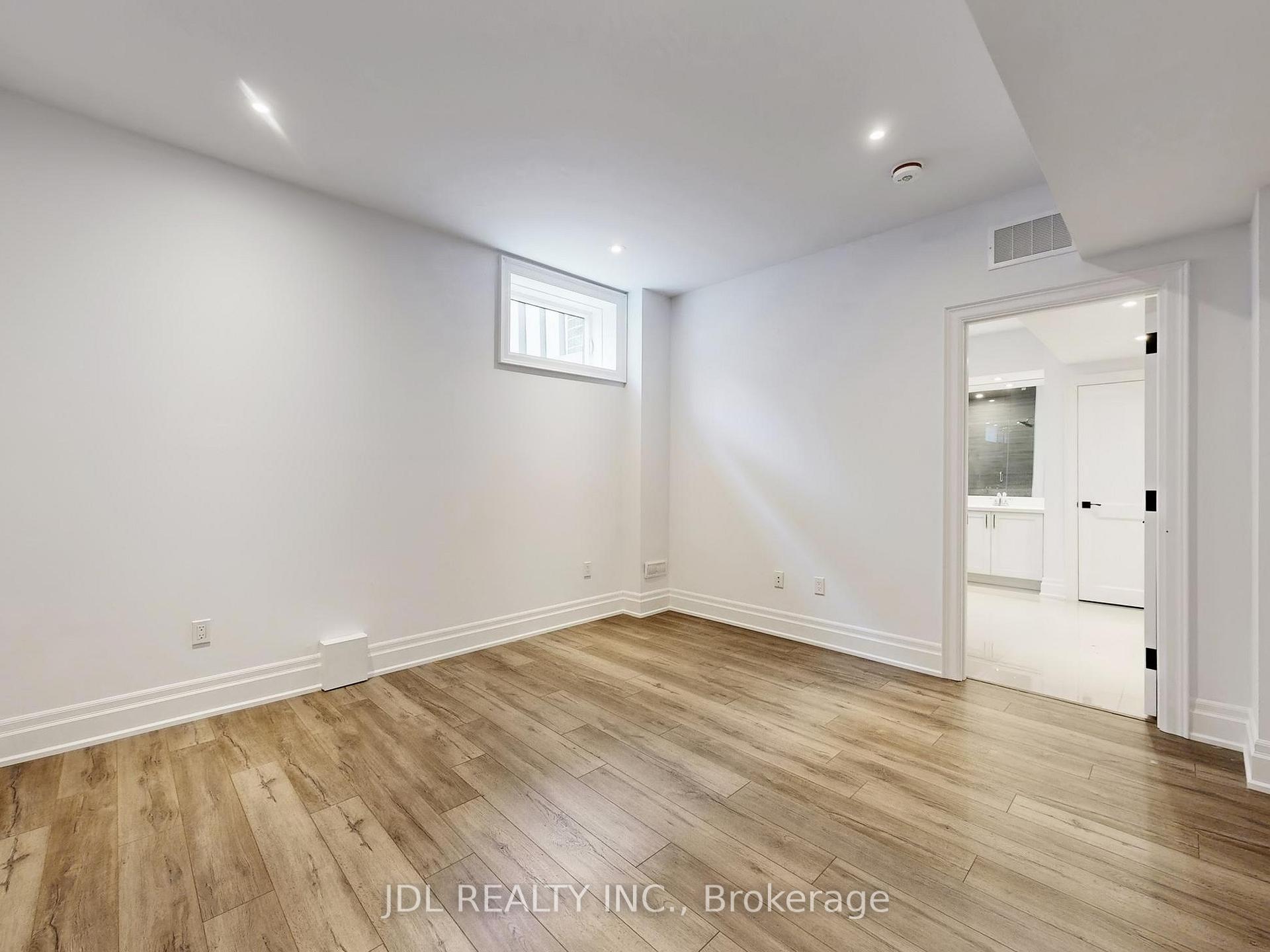 Photo 34 of 39 Howard Road, Newmarket, Huron Heights-Leslie Valley — HOMEH