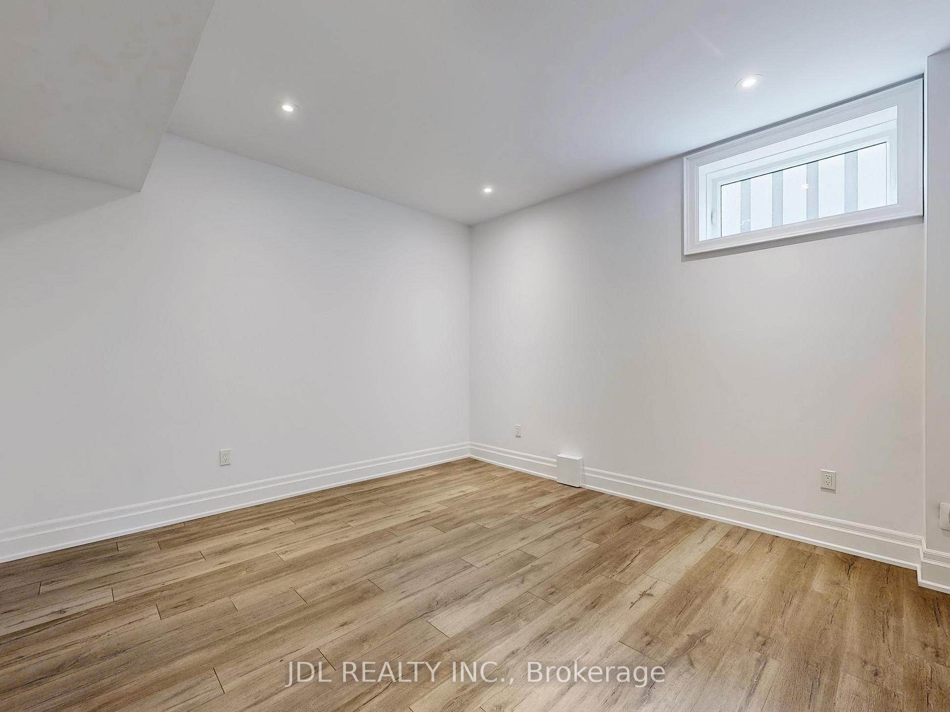 Photo 37 of 39 Howard Road, Newmarket, Huron Heights-Leslie Valley — HOMEH