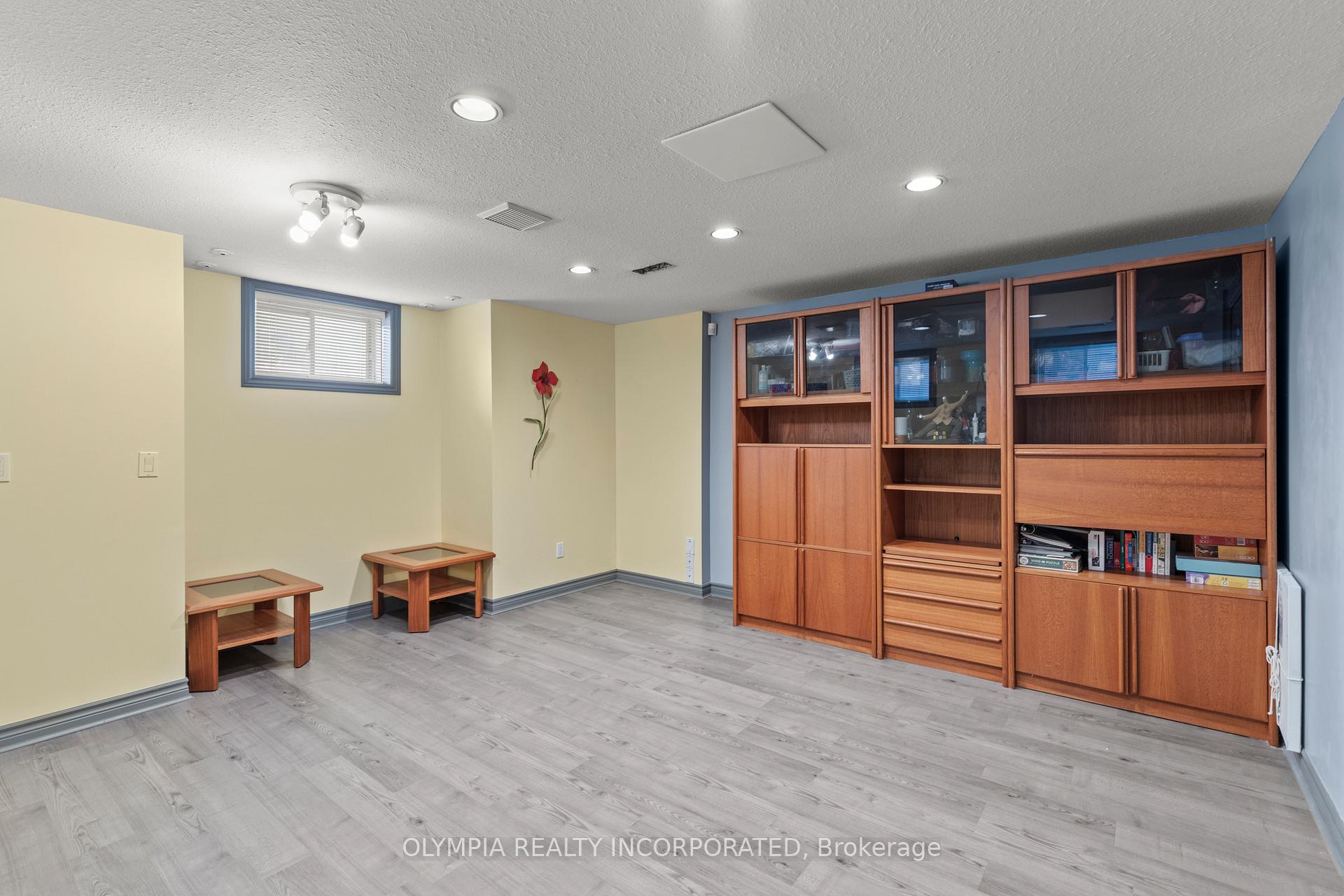 Photo 33 of 8198 Mount Olive Crescent, Niagara Falls, Mt. Carmel — HOMEH