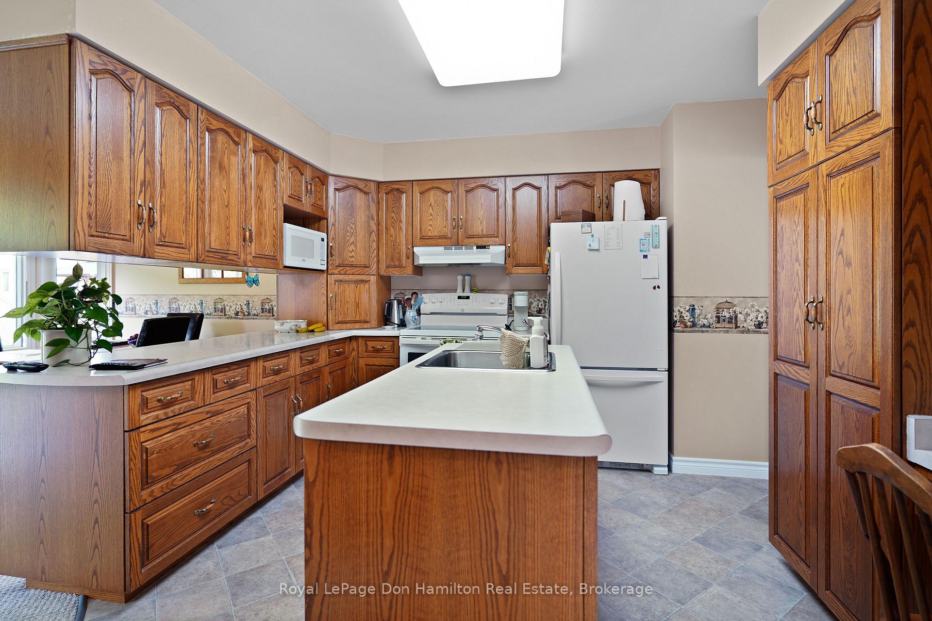 Photo 10 of 605 Maple Avenue N, North Perth, Listowel — HOMEH