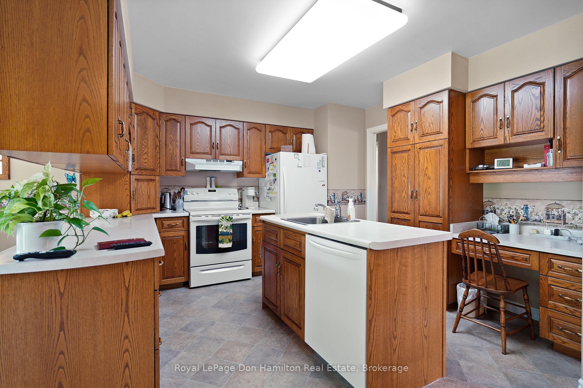 Photo 12 of 605 Maple Avenue N, North Perth, Listowel — HOMEH