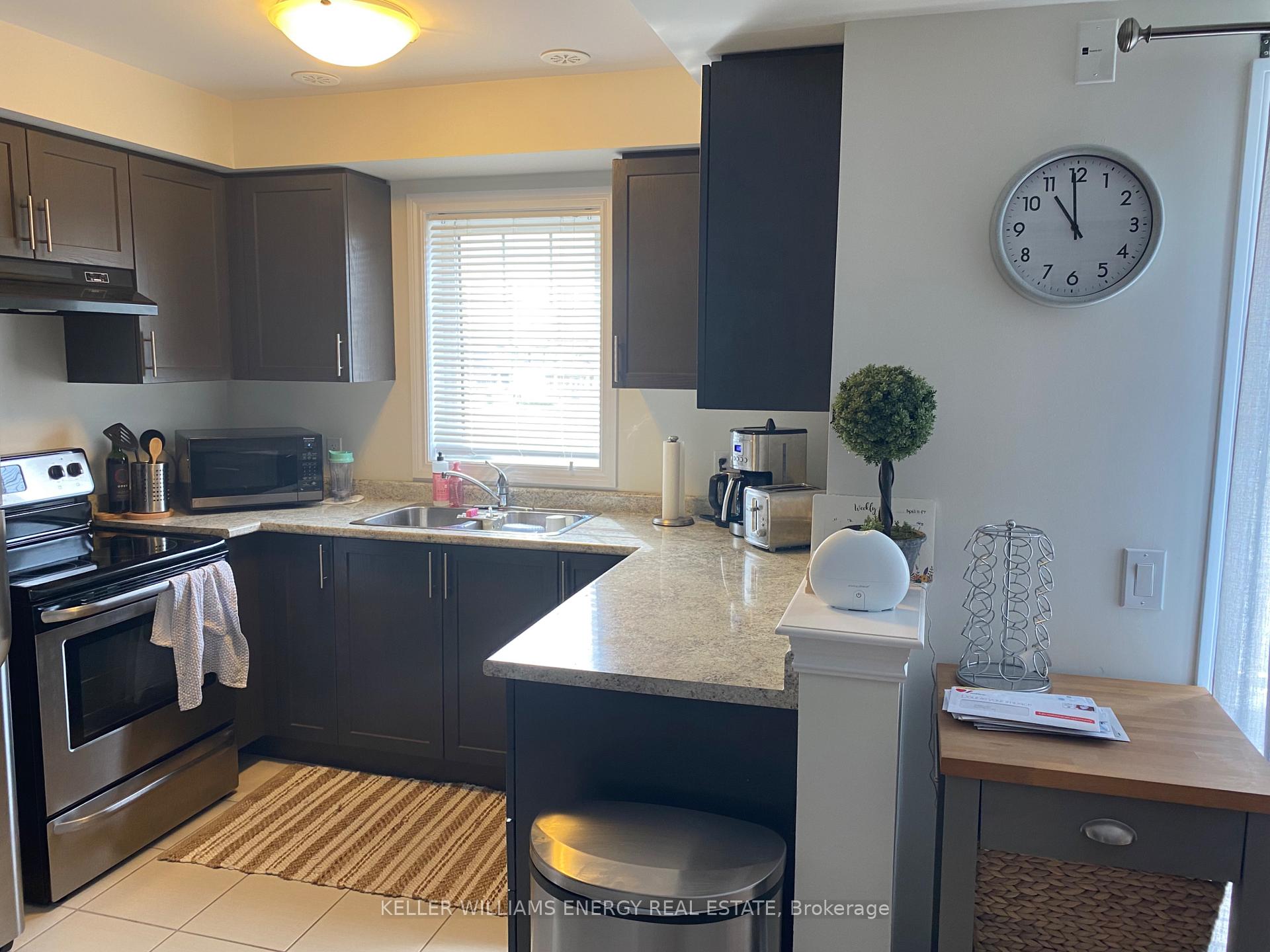 Photo 4 of 102 Tabaret Crescent, Oshawa, Windfields — HOMEH
