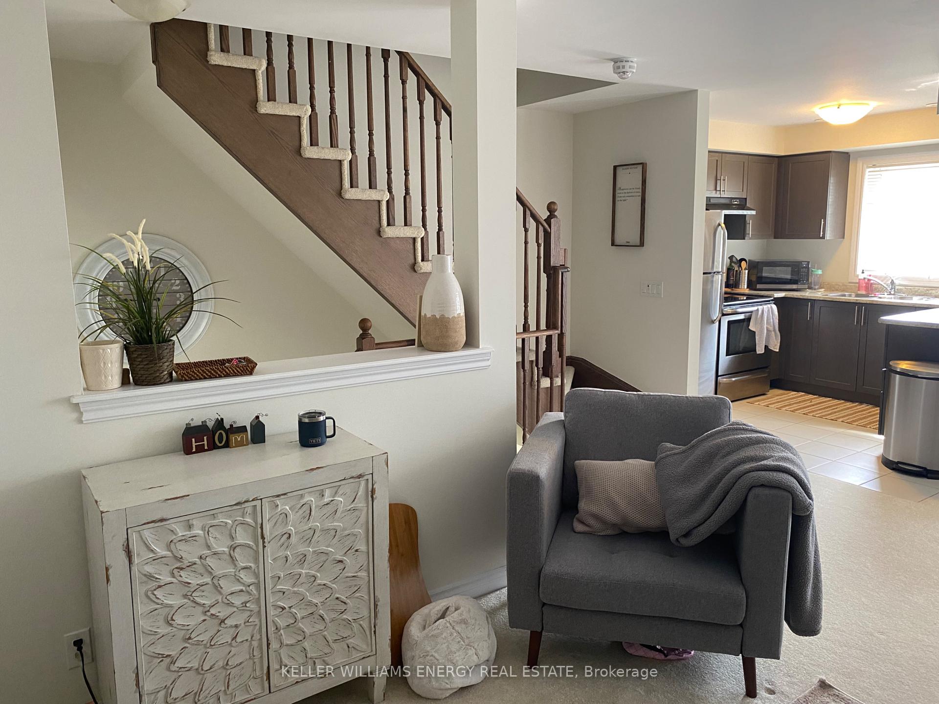 Photo 9 of 102 Tabaret Crescent, Oshawa, Windfields — HOMEH