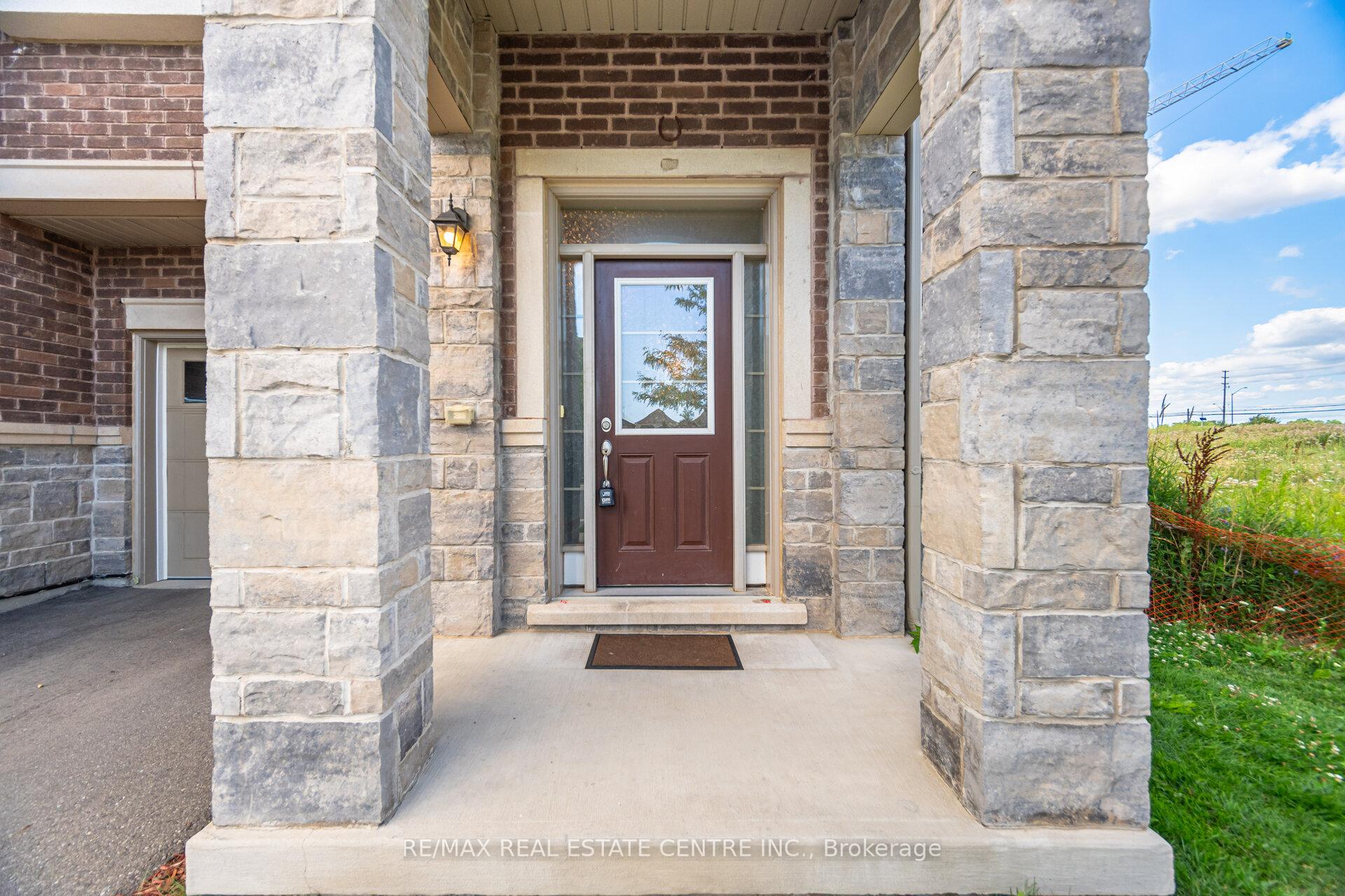 Photo 4 of 479 Izumi Gate, Milton, Ford — HOMEH