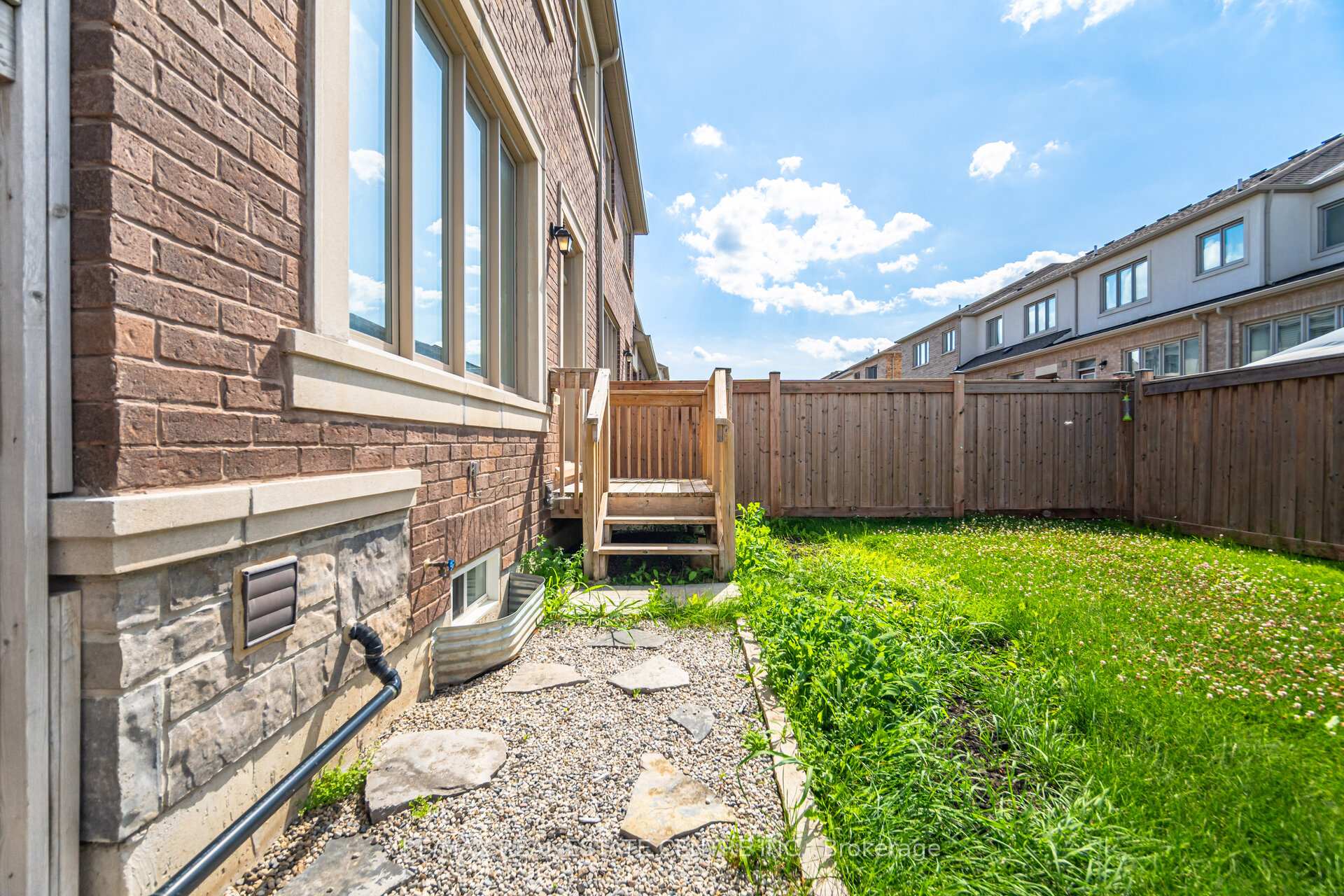 Photo 23 of 479 Izumi Gate, Milton, Ford — HOMEH