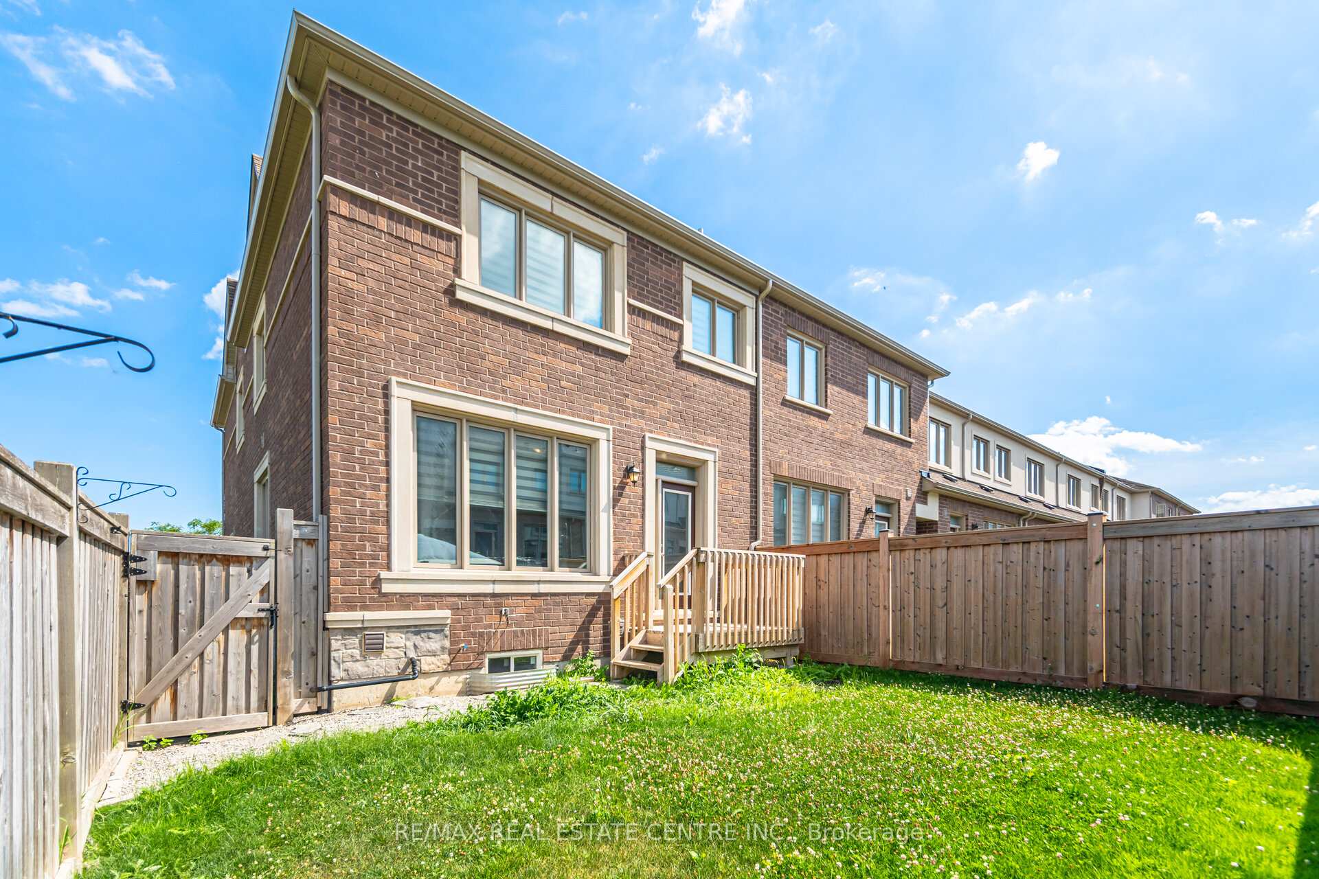 Photo 26 of 479 Izumi Gate, Milton, Ford — HOMEH