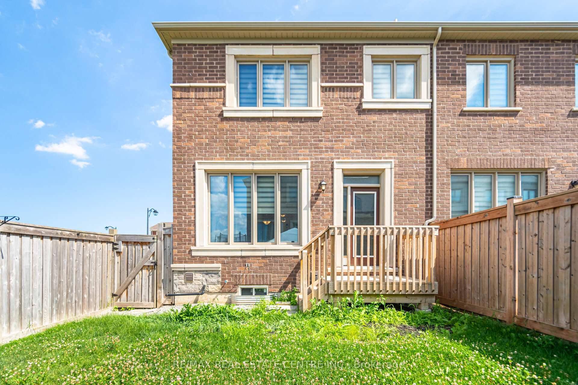 Photo 22 of 479 Izumi Gate, Milton, Ford — HOMEH