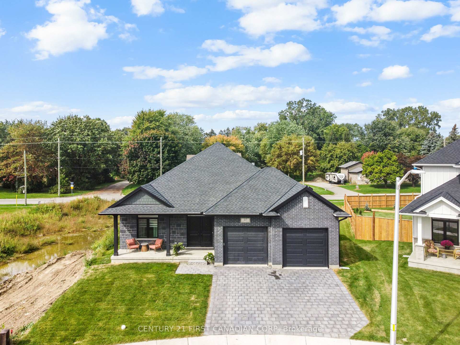 Photo 2 of 27 Spruce Crescent, North Middlesex, Parkhill — HOMEH