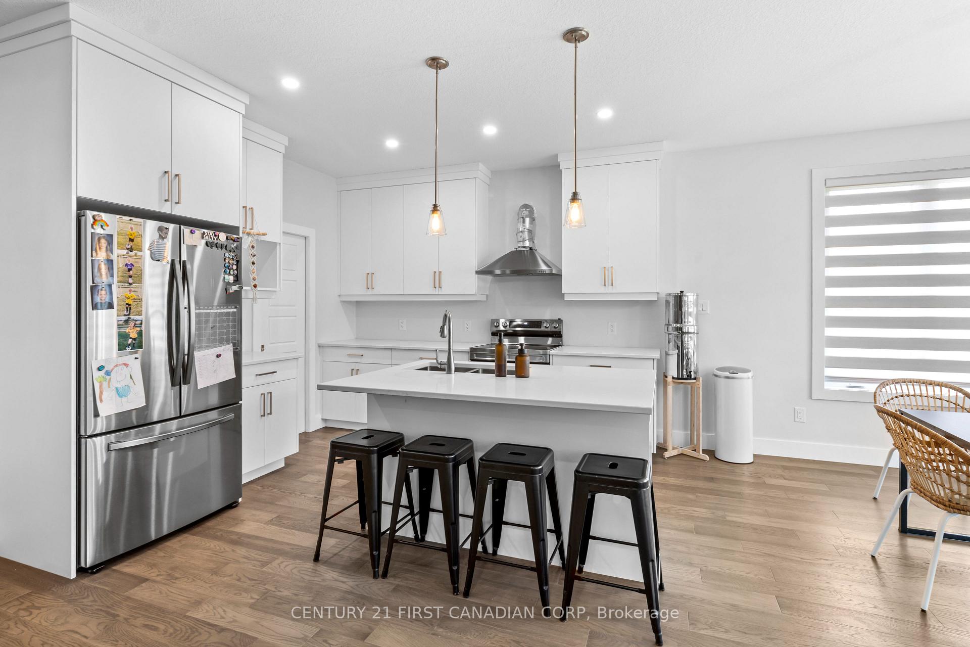 Photo 5 of 27 Spruce Crescent, North Middlesex, Parkhill — HOMEH