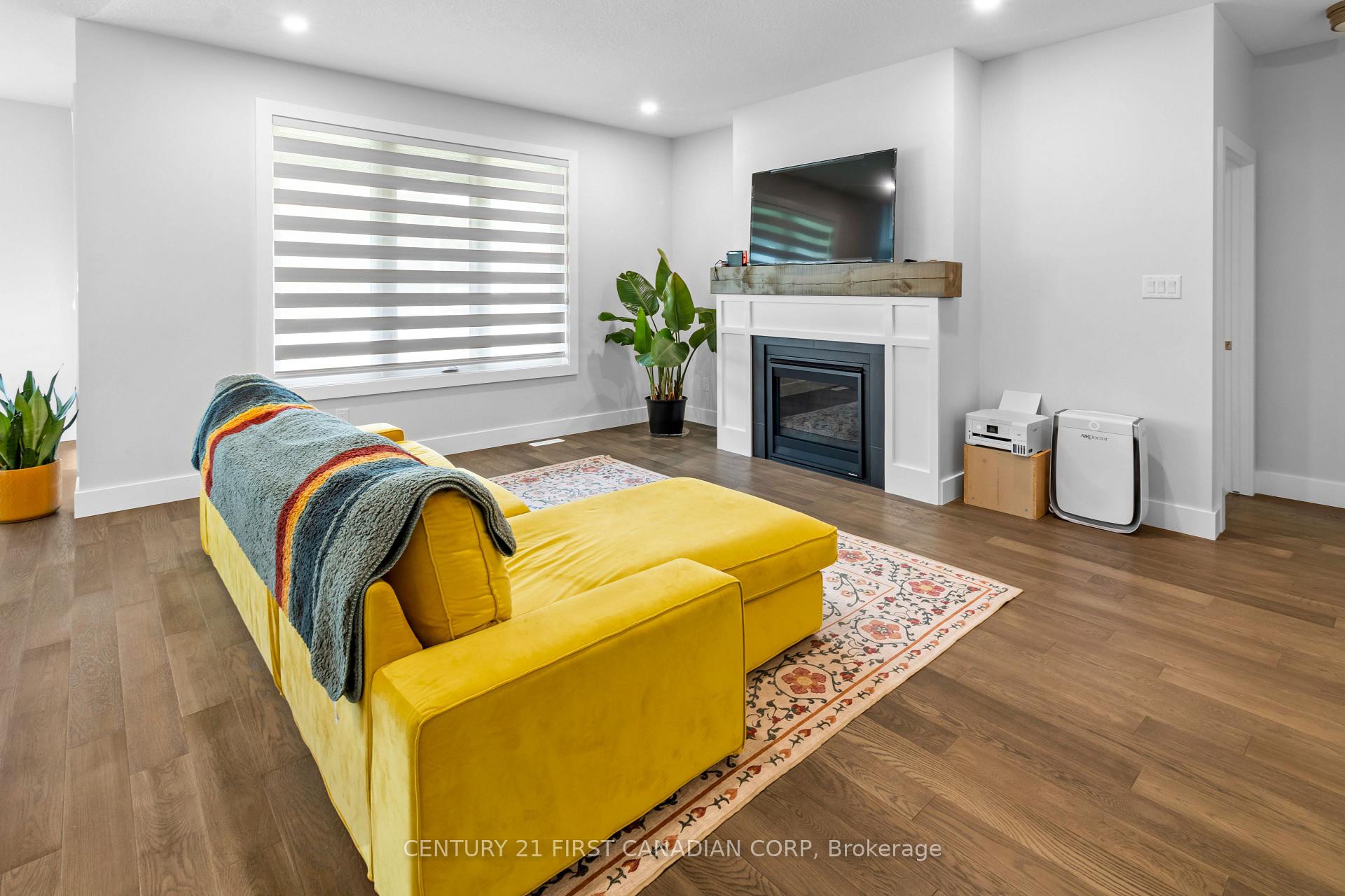 Photo 7 of 27 Spruce Crescent, North Middlesex, Parkhill — HOMEH