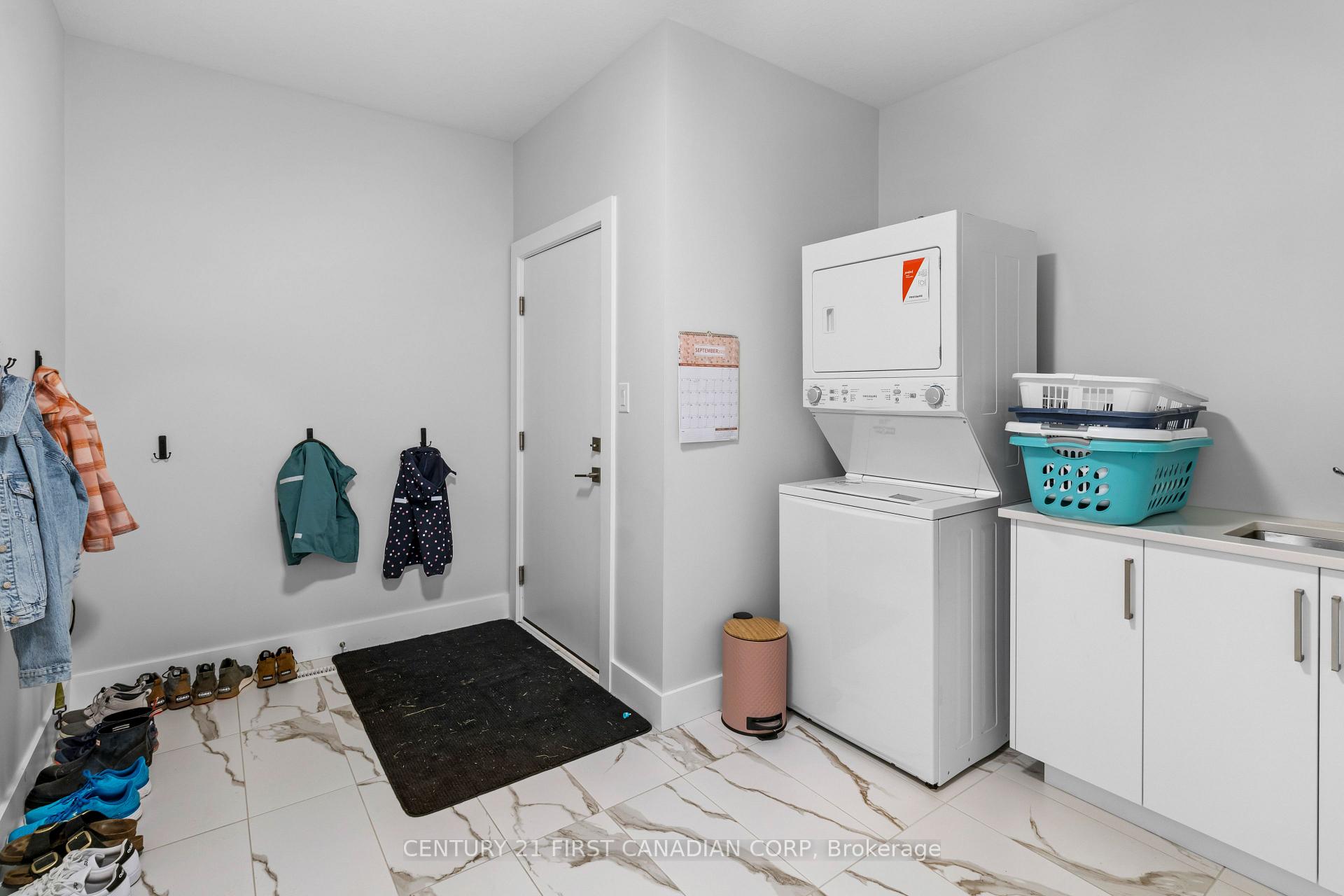 Photo 13 of 27 Spruce Crescent, North Middlesex, Parkhill — HOMEH