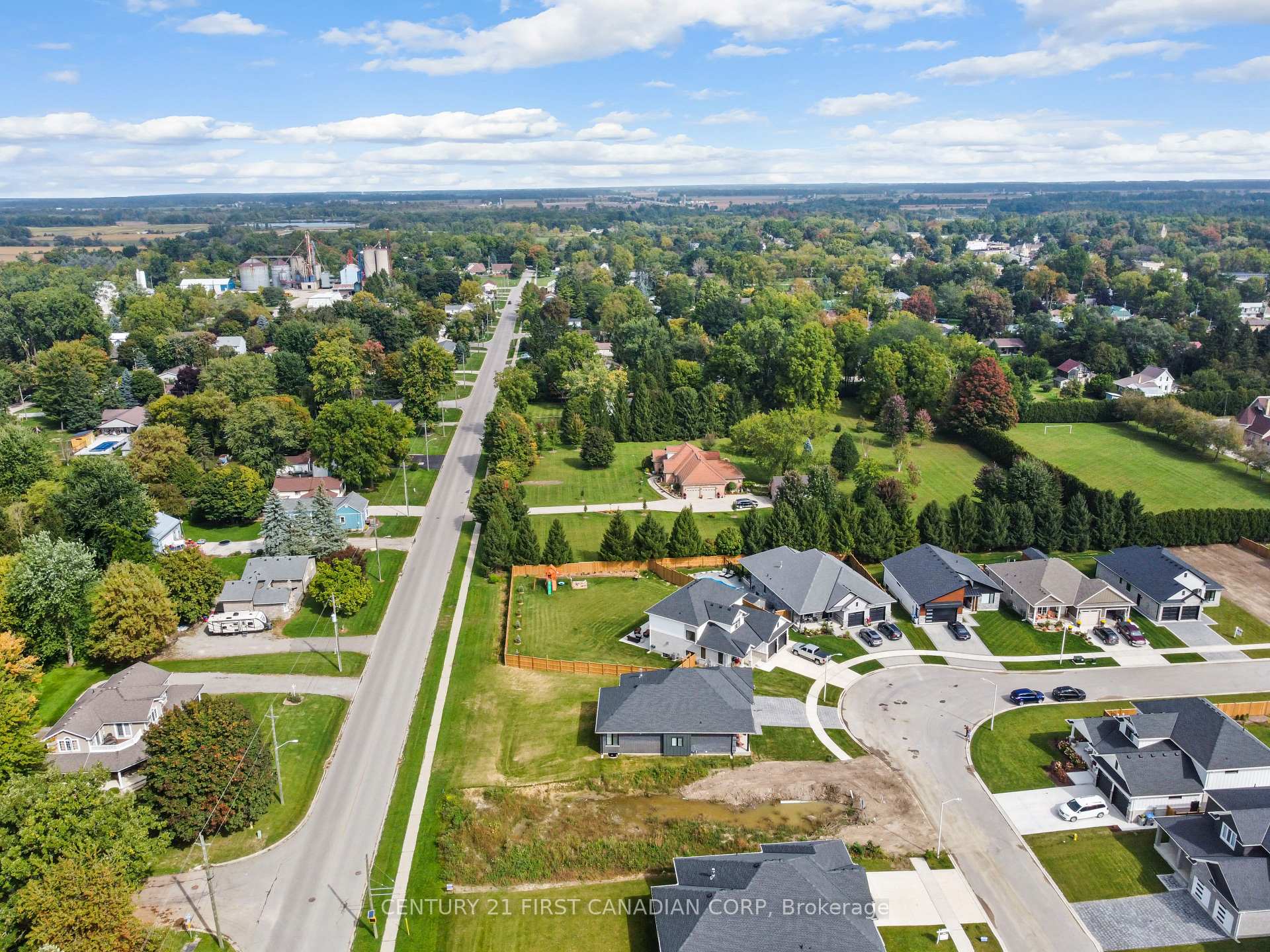 Photo 16 of 27 Spruce Crescent, North Middlesex, Parkhill — HOMEH
