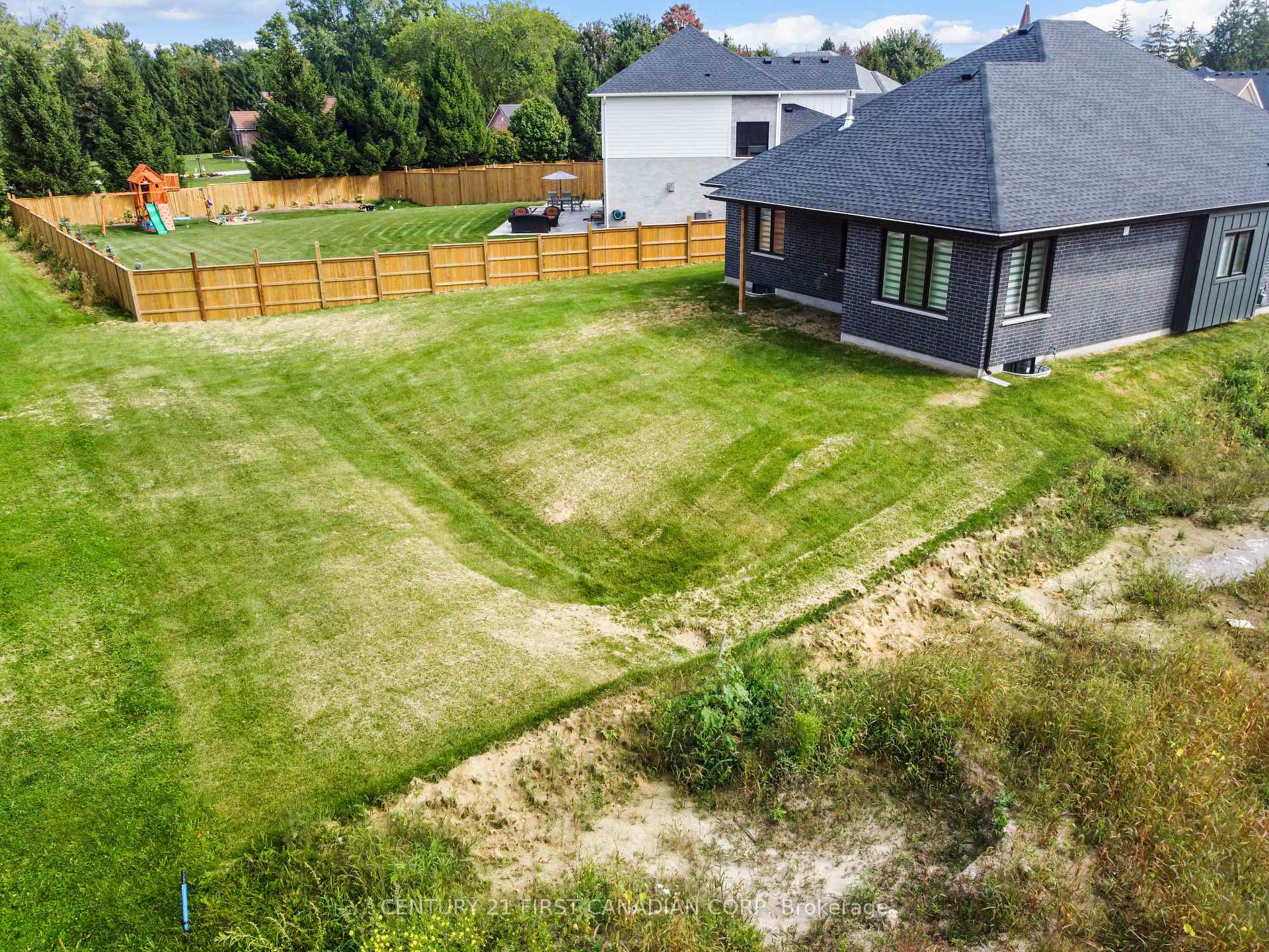 Photo 18 of 27 Spruce Crescent, North Middlesex, Parkhill — HOMEH