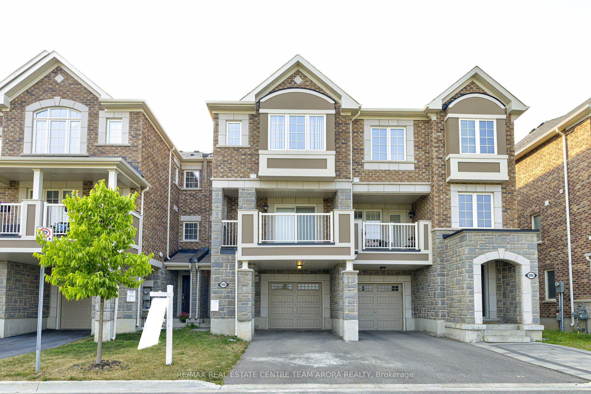 Front of 990 Balsam Court