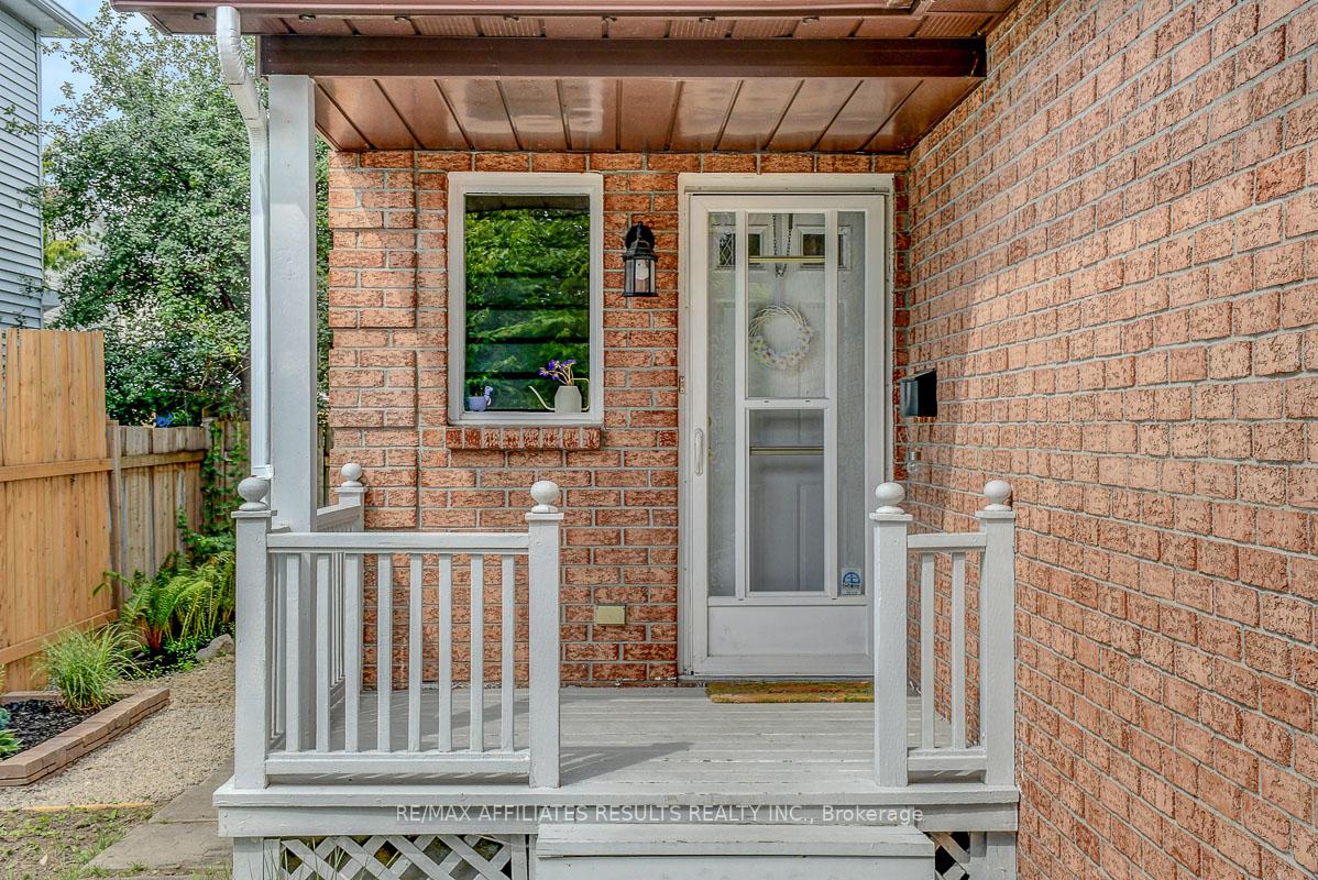 Photo 2 of 1626 Tache Way, Ottawa, Fallingbrook/Pineridge — HOMEH