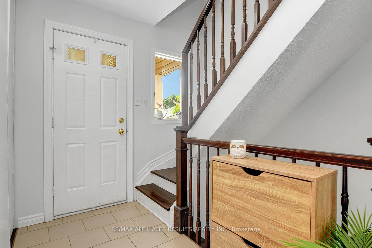 Photo 3 of 1626 Tache Way, Ottawa, Fallingbrook/Pineridge — HOMEH
