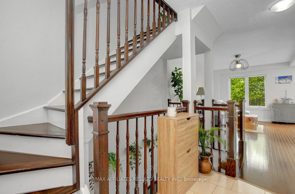 Photo 4 of 1626 Tache Way, Ottawa, Fallingbrook/Pineridge — HOMEH
