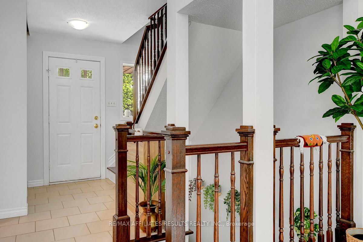 Photo 5 of 1626 Tache Way, Ottawa, Fallingbrook/Pineridge — HOMEH