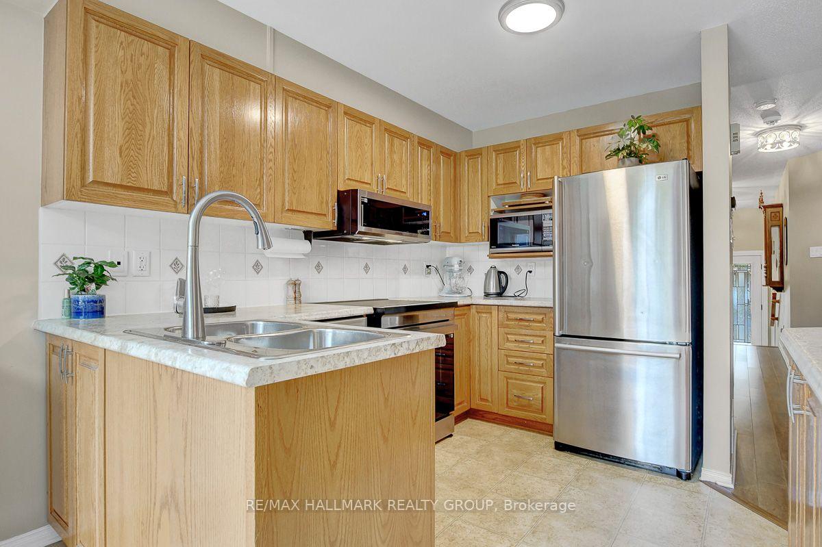 Photo 13 of 230 Greenridge Street, Ottawa, Chapel Hill — HOMEH