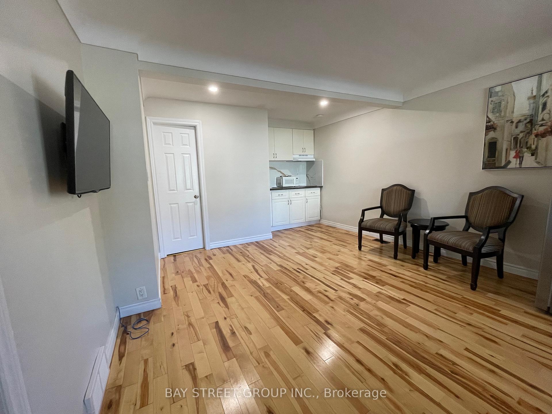 Photo 2 of 5720 Peer Street, Niagara Falls, Dorchester — HOMEH