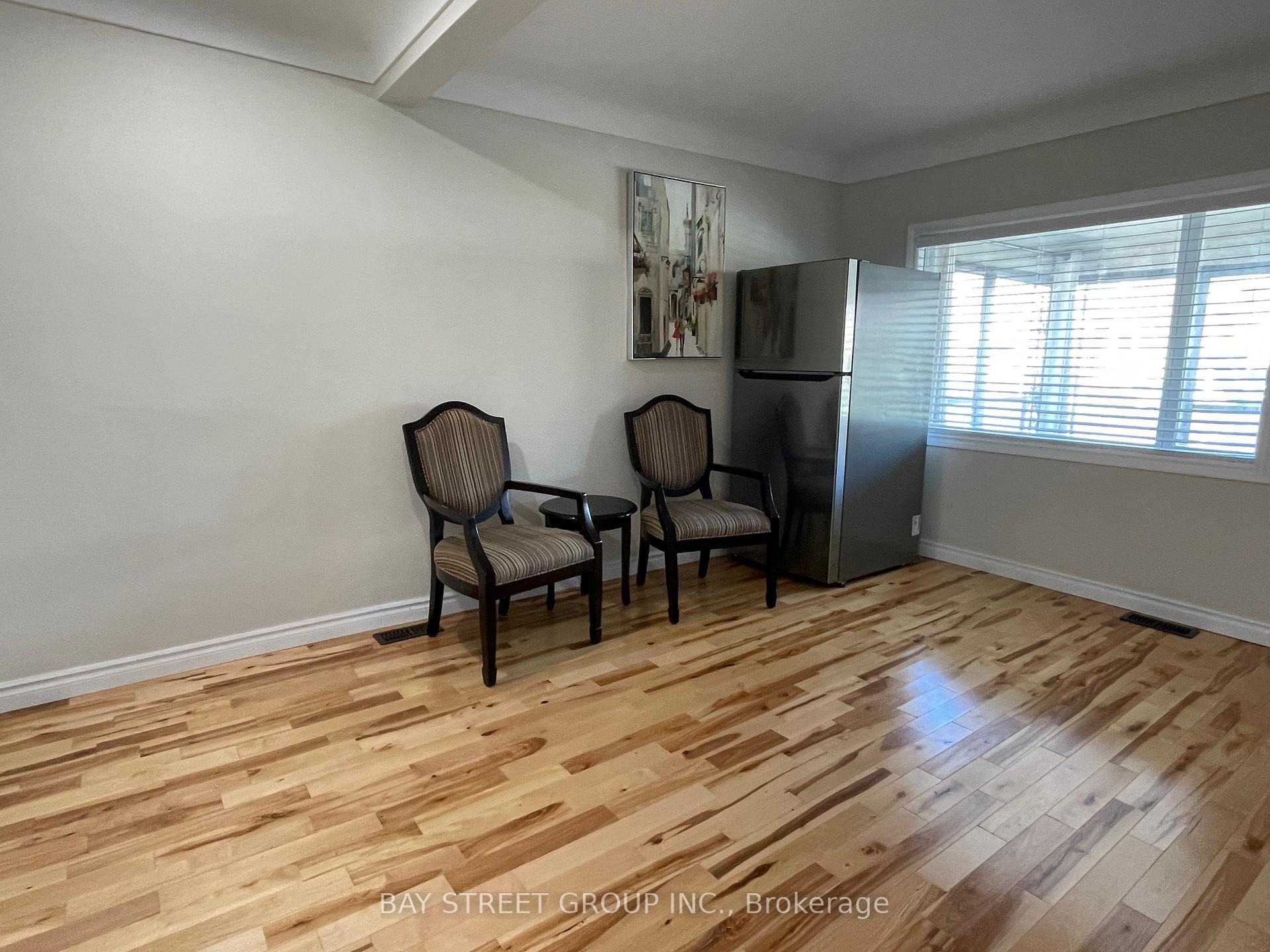 Photo 4 of 5720 Peer Street, Niagara Falls, Dorchester — HOMEH