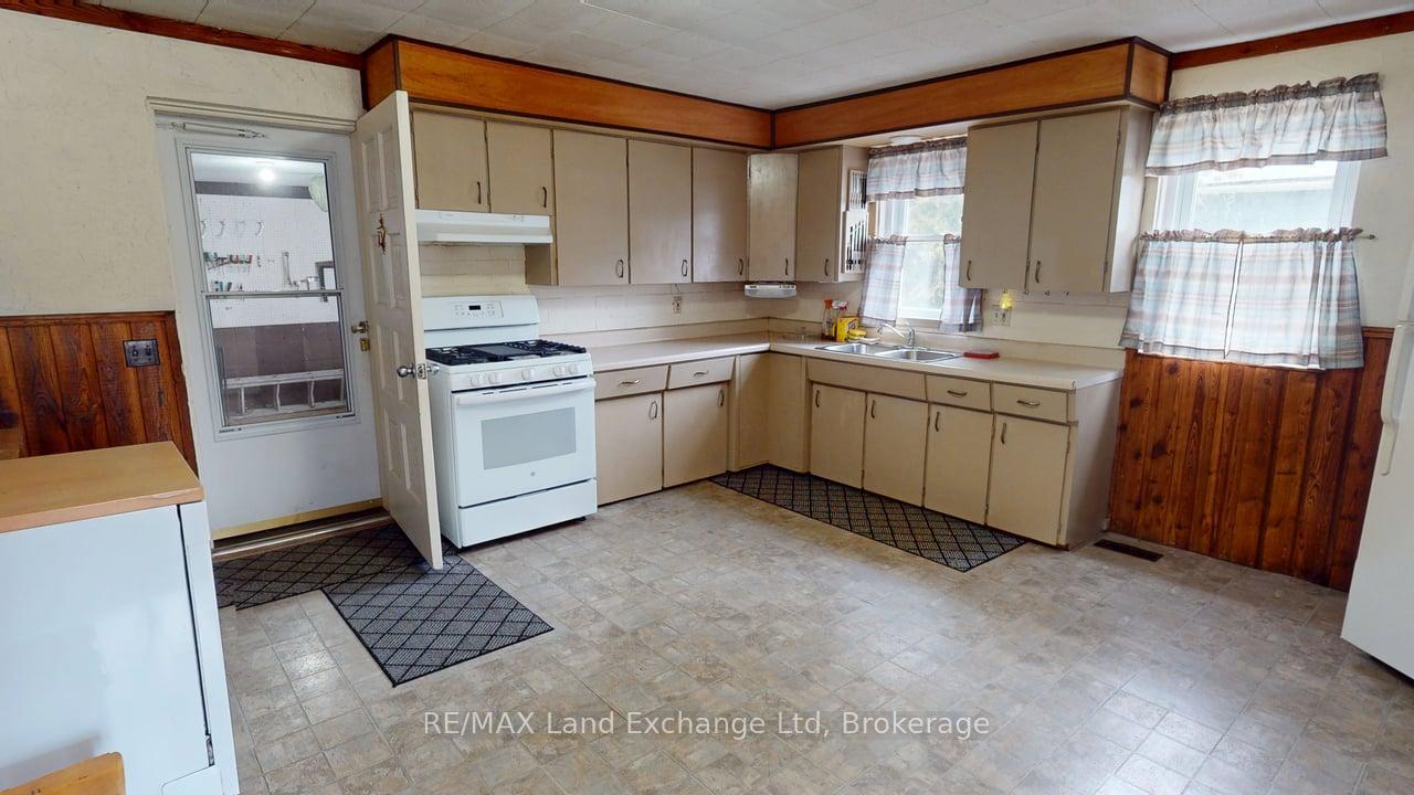Photo 7 of 208 Edward Street, North Huron, Wingham — HOMEH