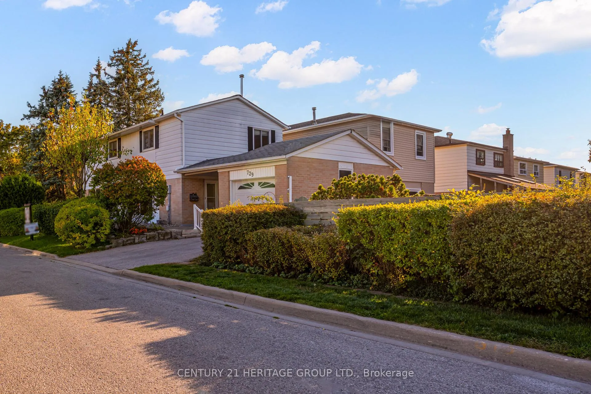 Photo 4 of 729 Beman Drive, Newmarket, Huron Heights-Leslie Valley — HOMEH