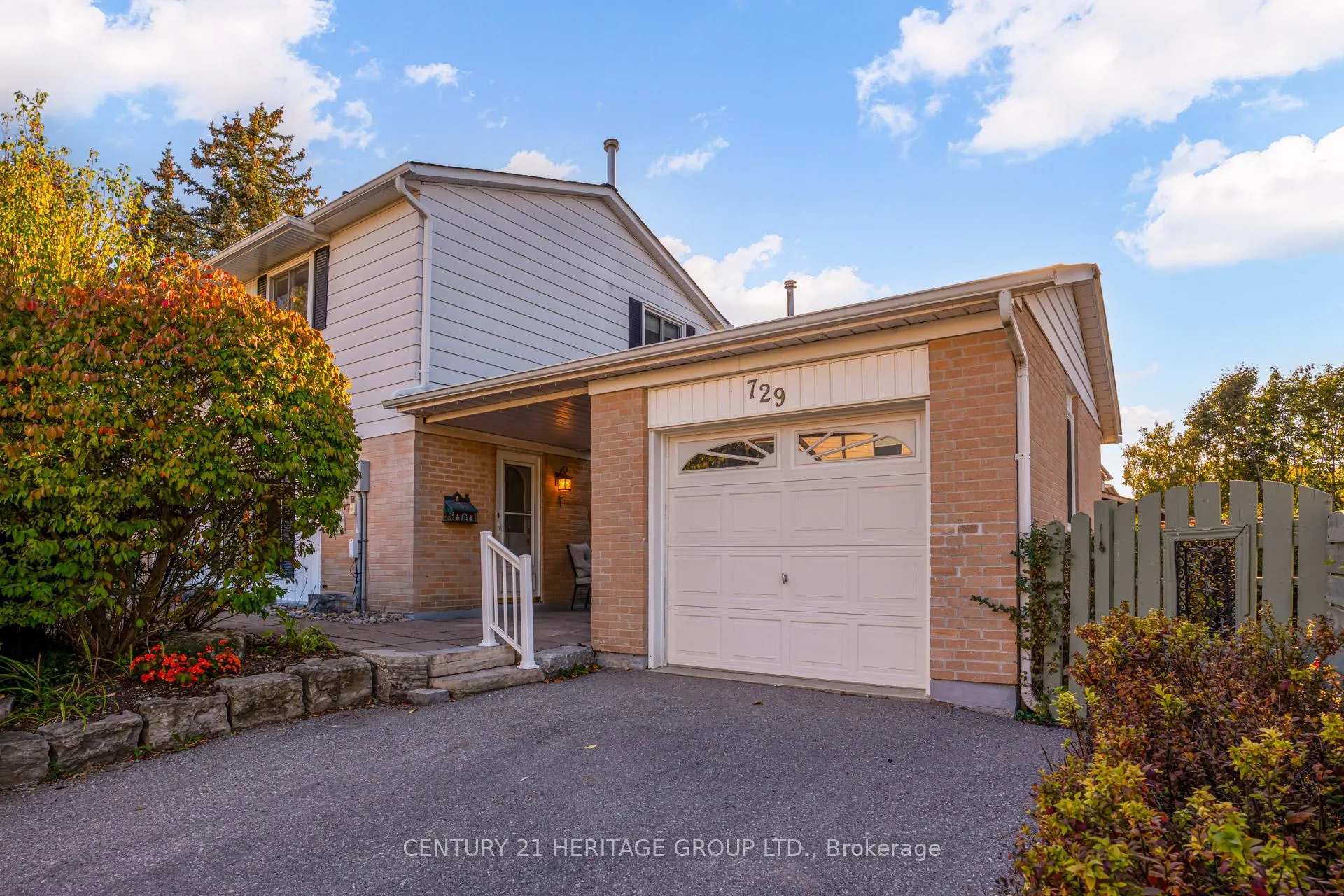 Photo 5 of 729 Beman Drive, Newmarket, Huron Heights-Leslie Valley — HOMEH