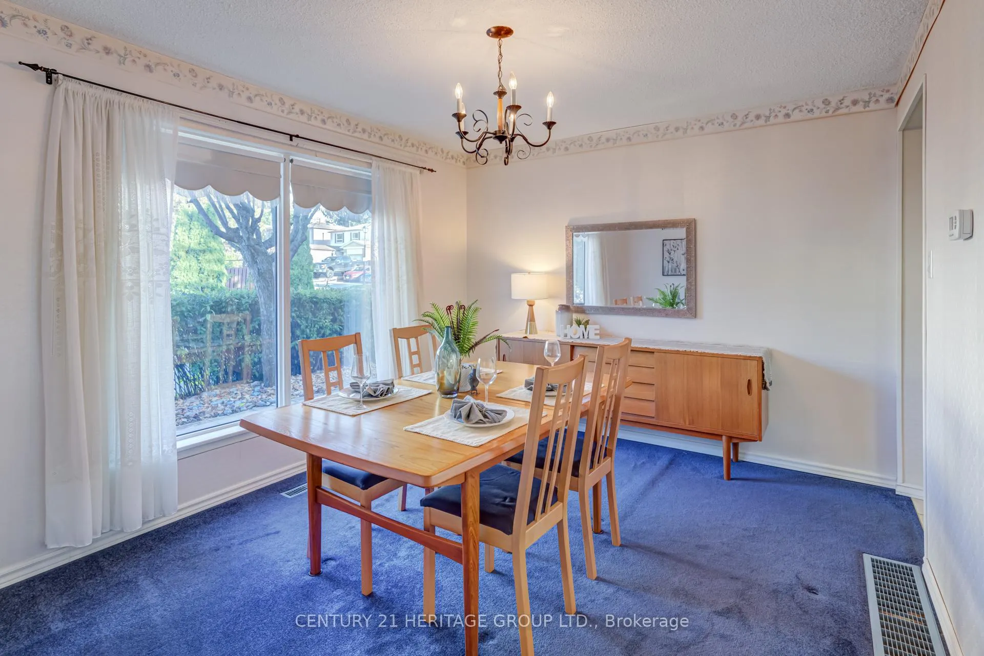 Photo 11 of 729 Beman Drive, Newmarket, Huron Heights-Leslie Valley — HOMEH