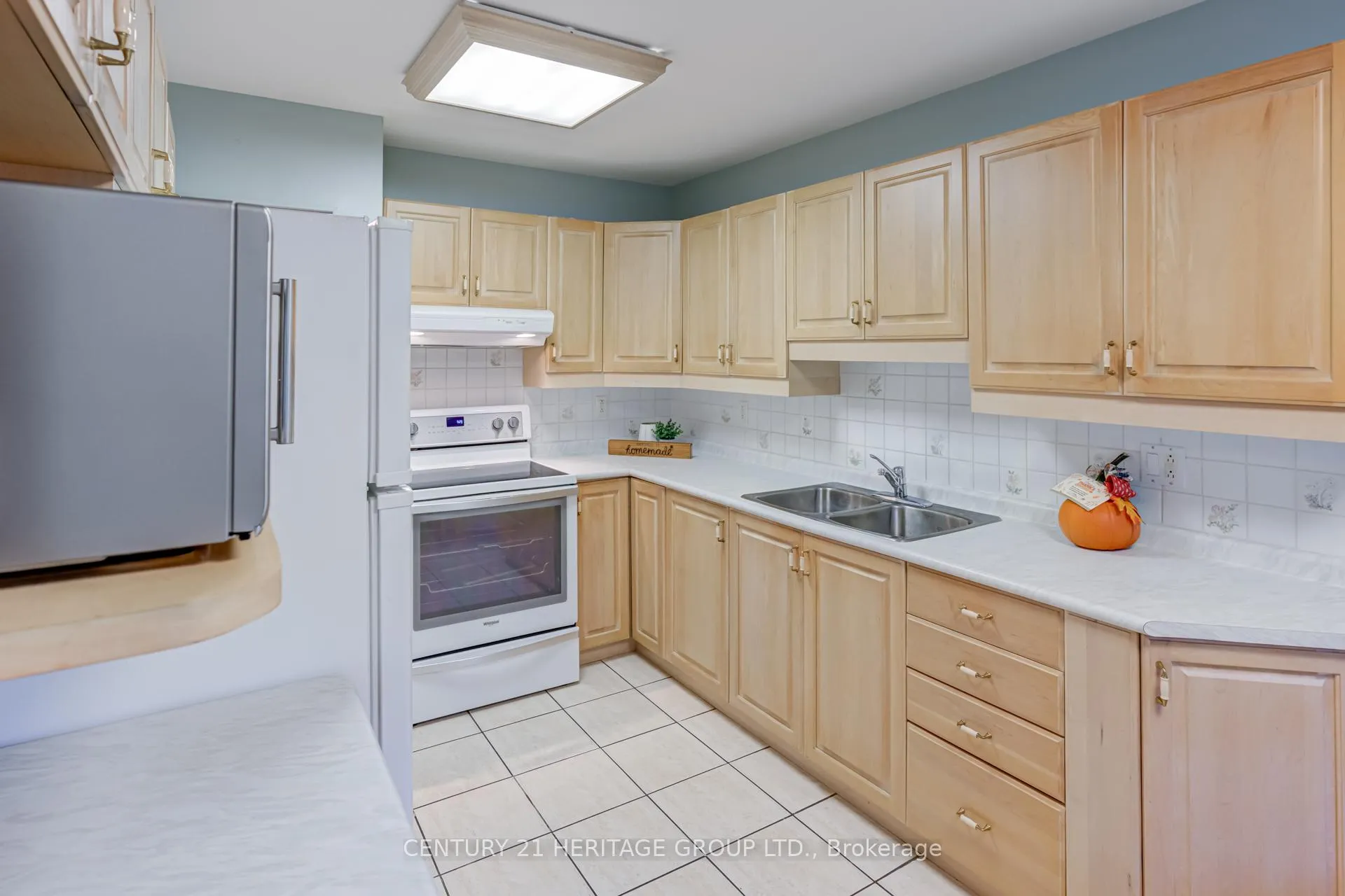 Photo 13 of 729 Beman Drive, Newmarket, Huron Heights-Leslie Valley — HOMEH