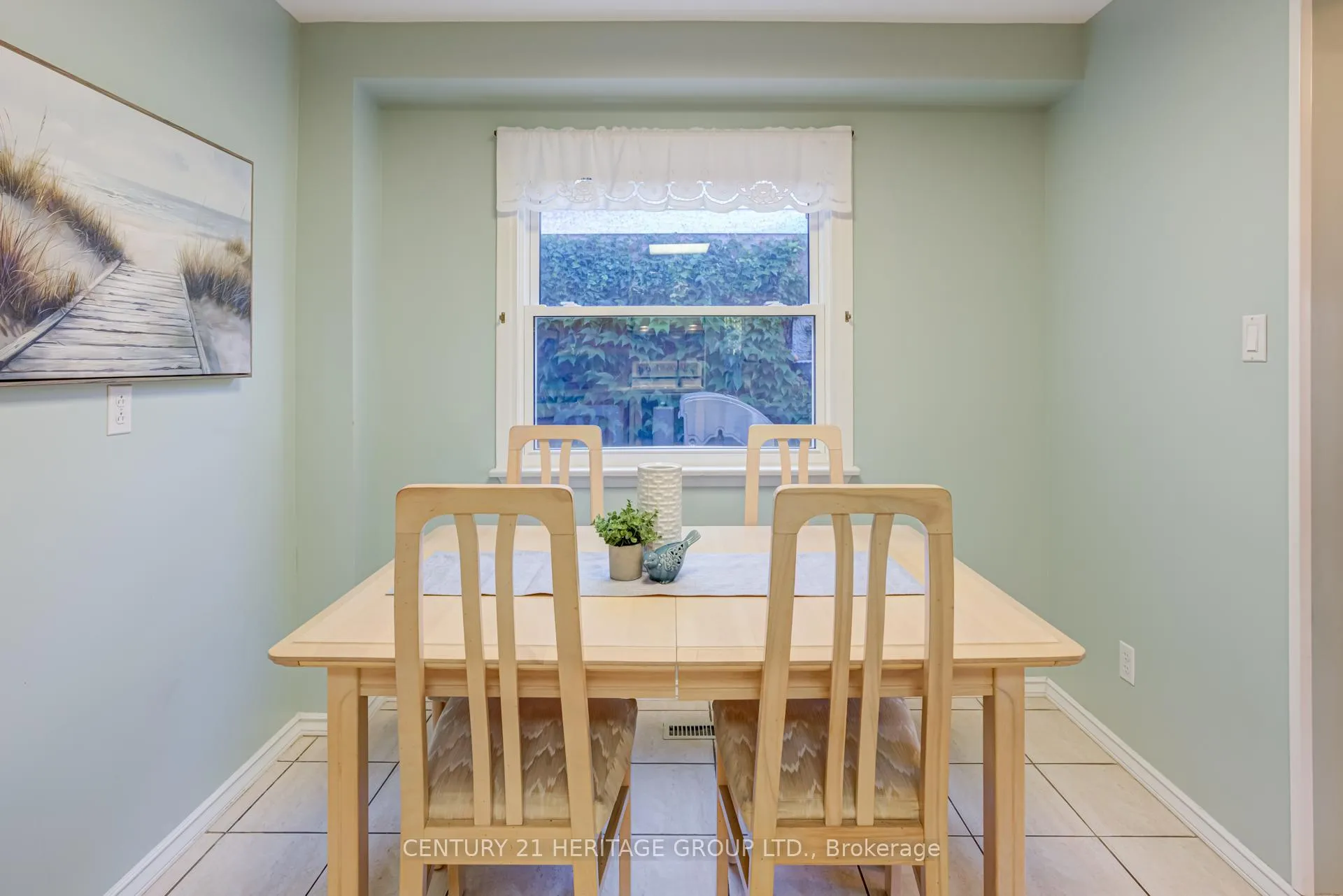 Photo 15 of 729 Beman Drive, Newmarket, Huron Heights-Leslie Valley — HOMEH