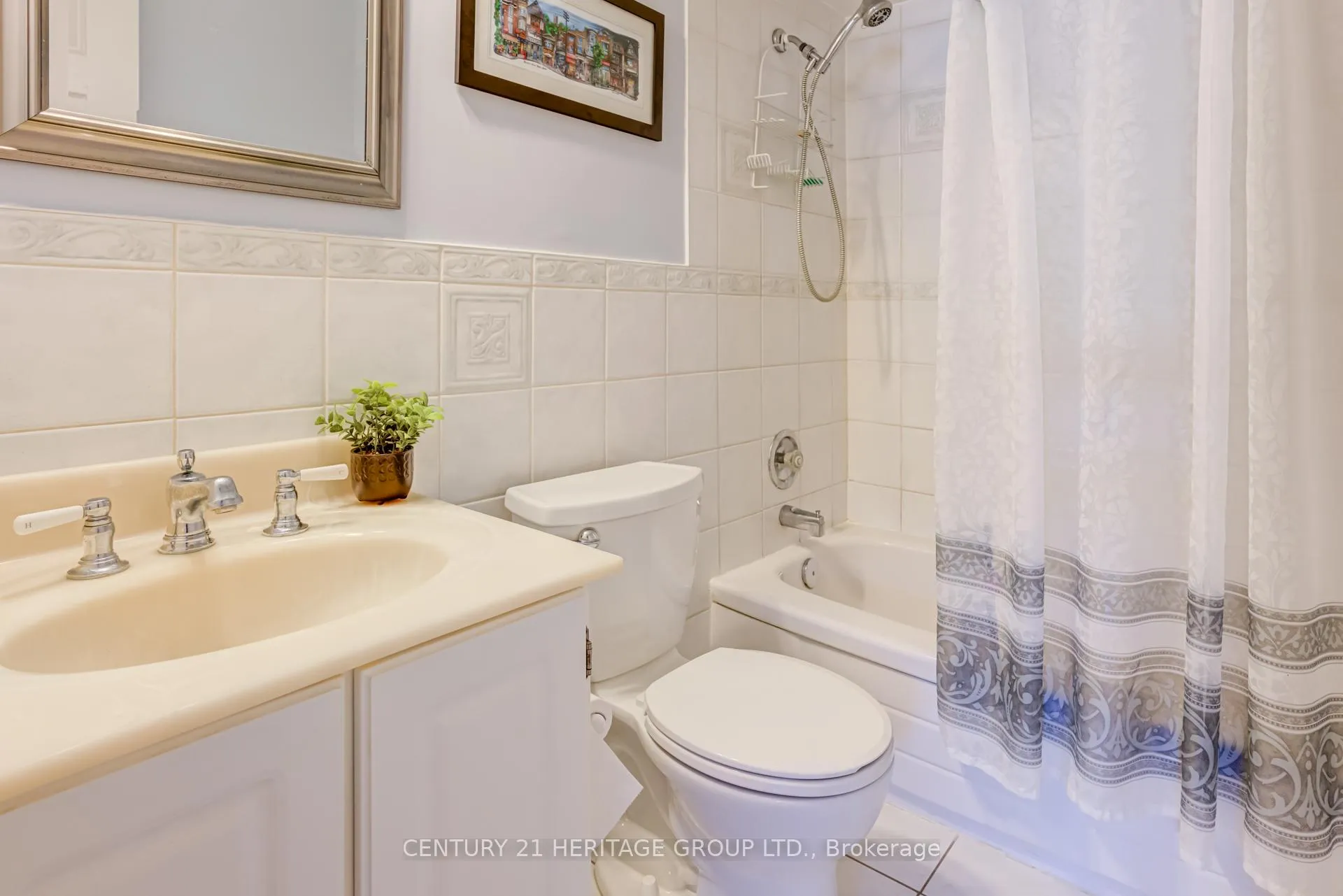 Photo 23 of 729 Beman Drive, Newmarket, Huron Heights-Leslie Valley — HOMEH