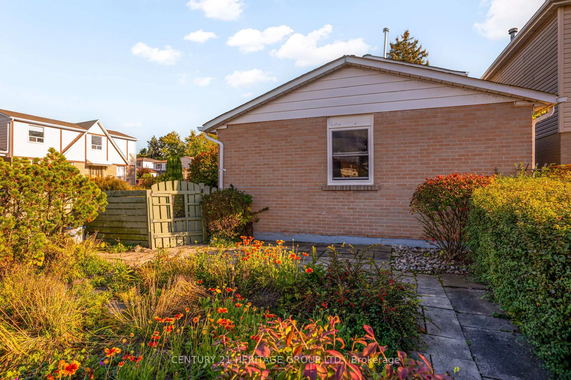 Photo 30 of 729 Beman Drive, Newmarket, Huron Heights-Leslie Valley — HOMEH