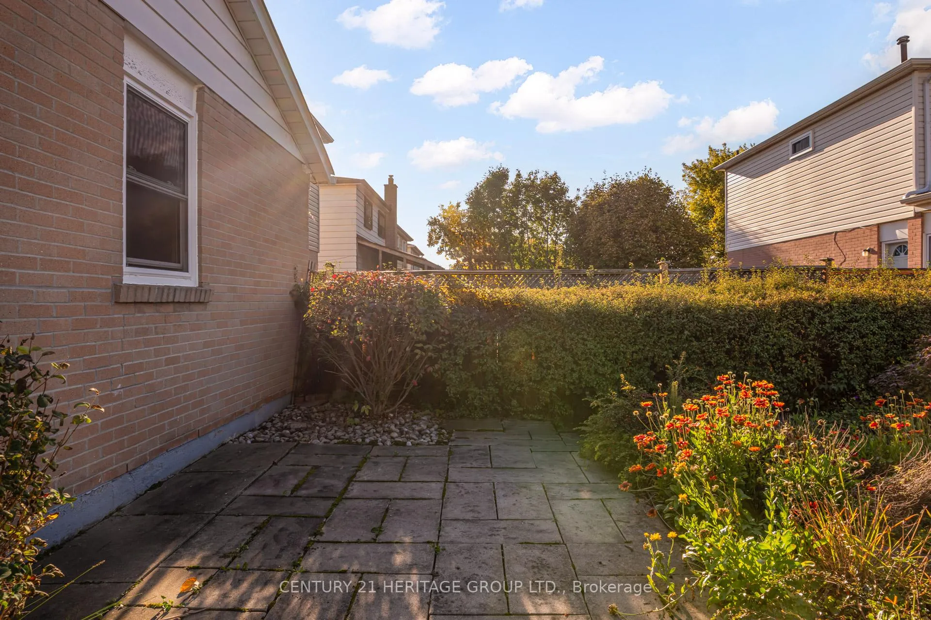 Photo 32 of 729 Beman Drive, Newmarket, Huron Heights-Leslie Valley — HOMEH