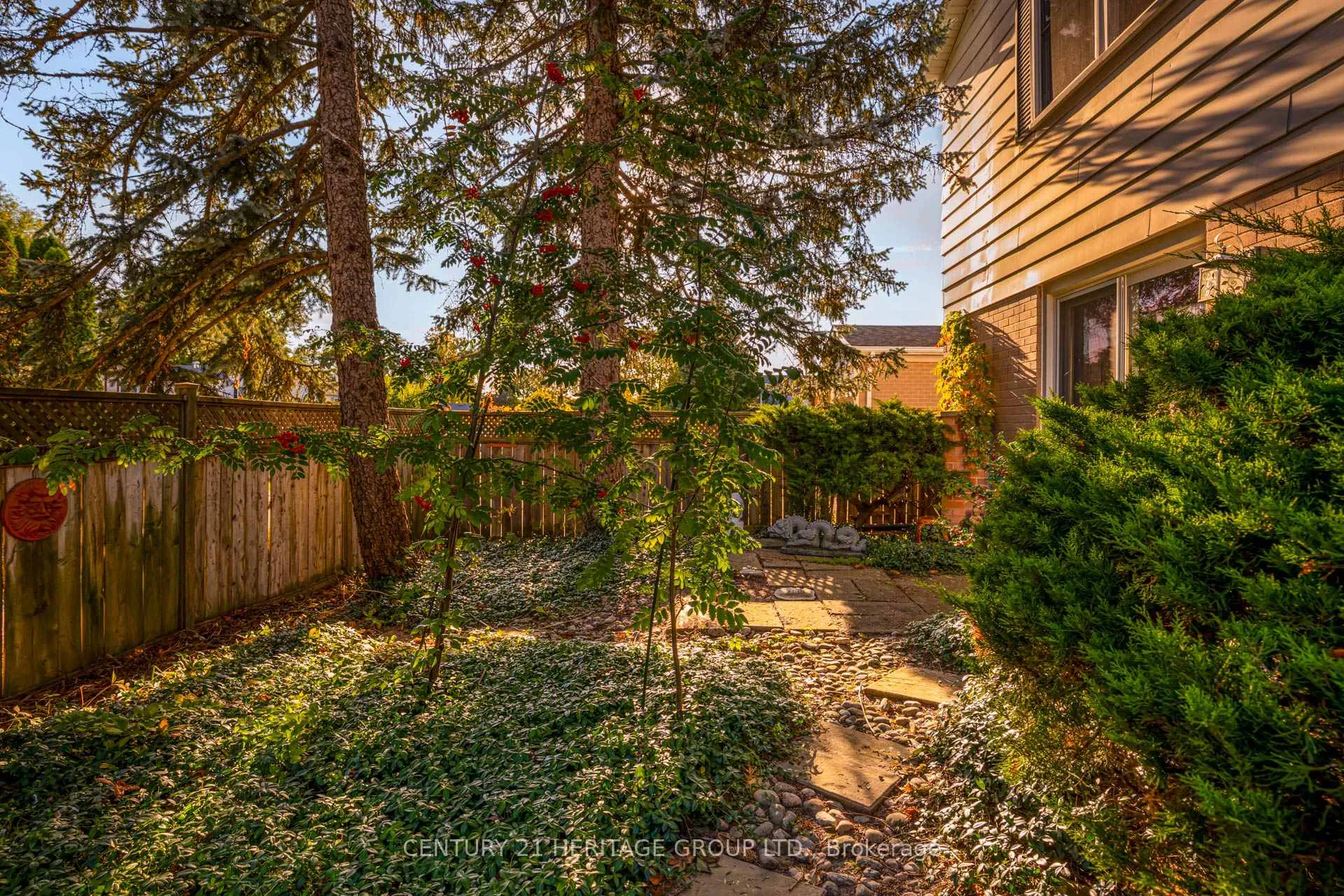 Photo 34 of 729 Beman Drive, Newmarket, Huron Heights-Leslie Valley — HOMEH
