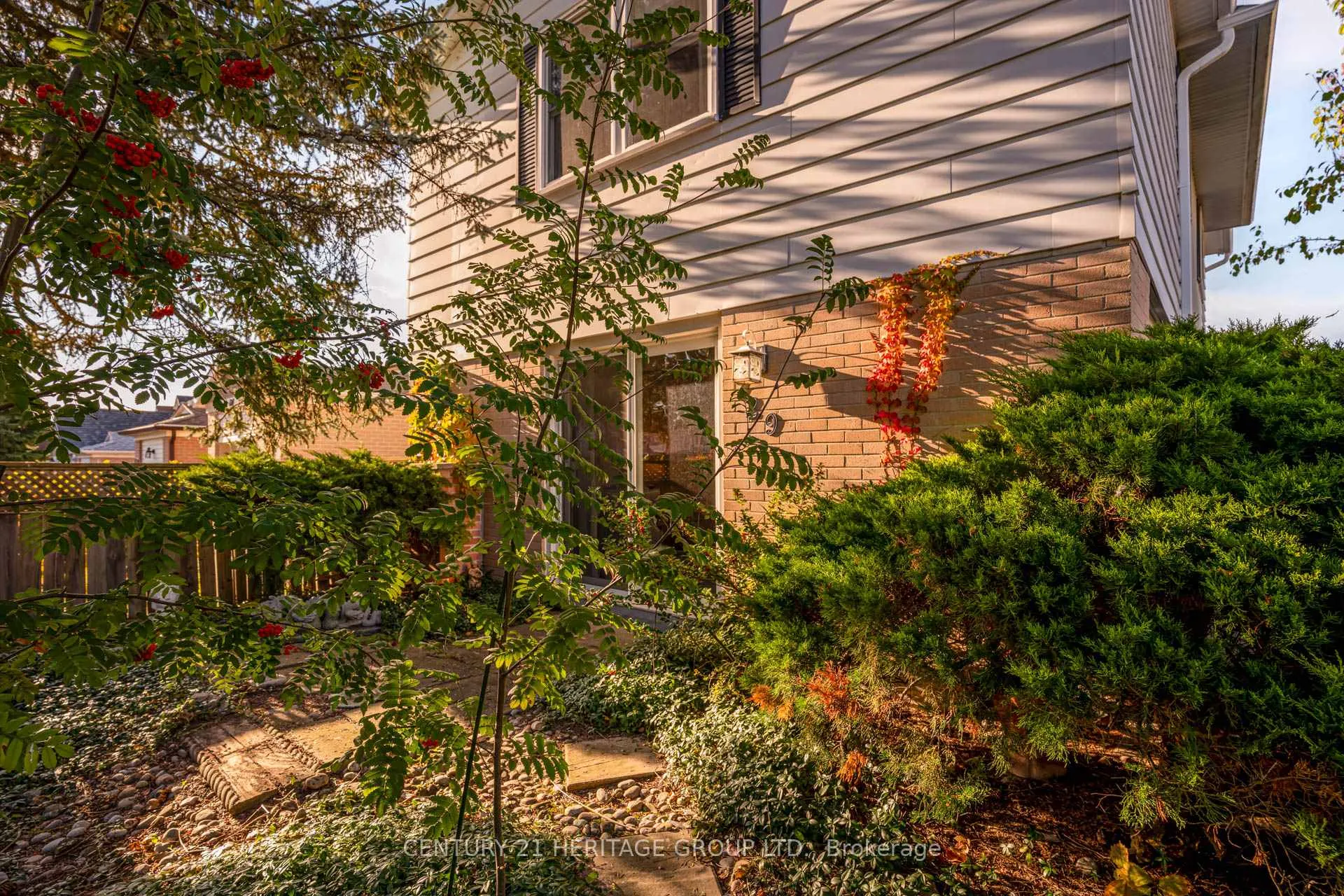 Photo 36 of 729 Beman Drive, Newmarket, Huron Heights-Leslie Valley — HOMEH
