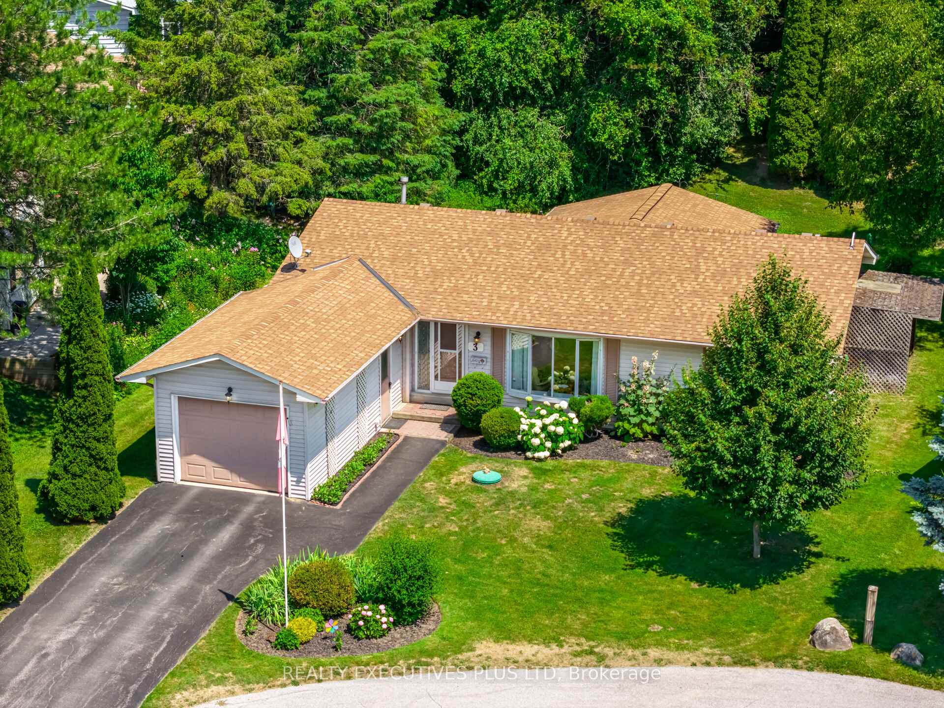 Front of 3 Pineview Court