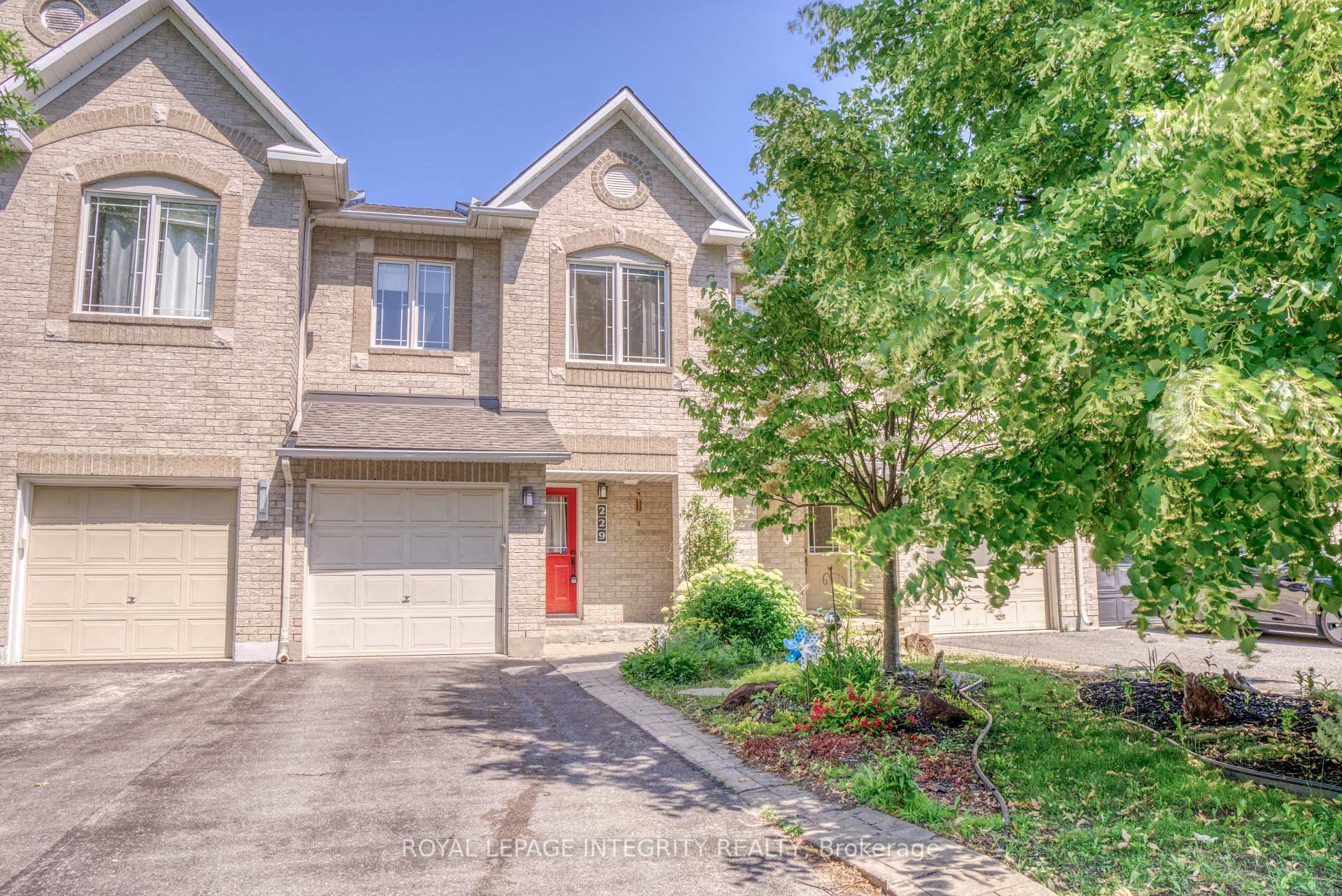 Photo 2 of 229 Greenridge Street, Ottawa, Chapel Hill — HOMEH