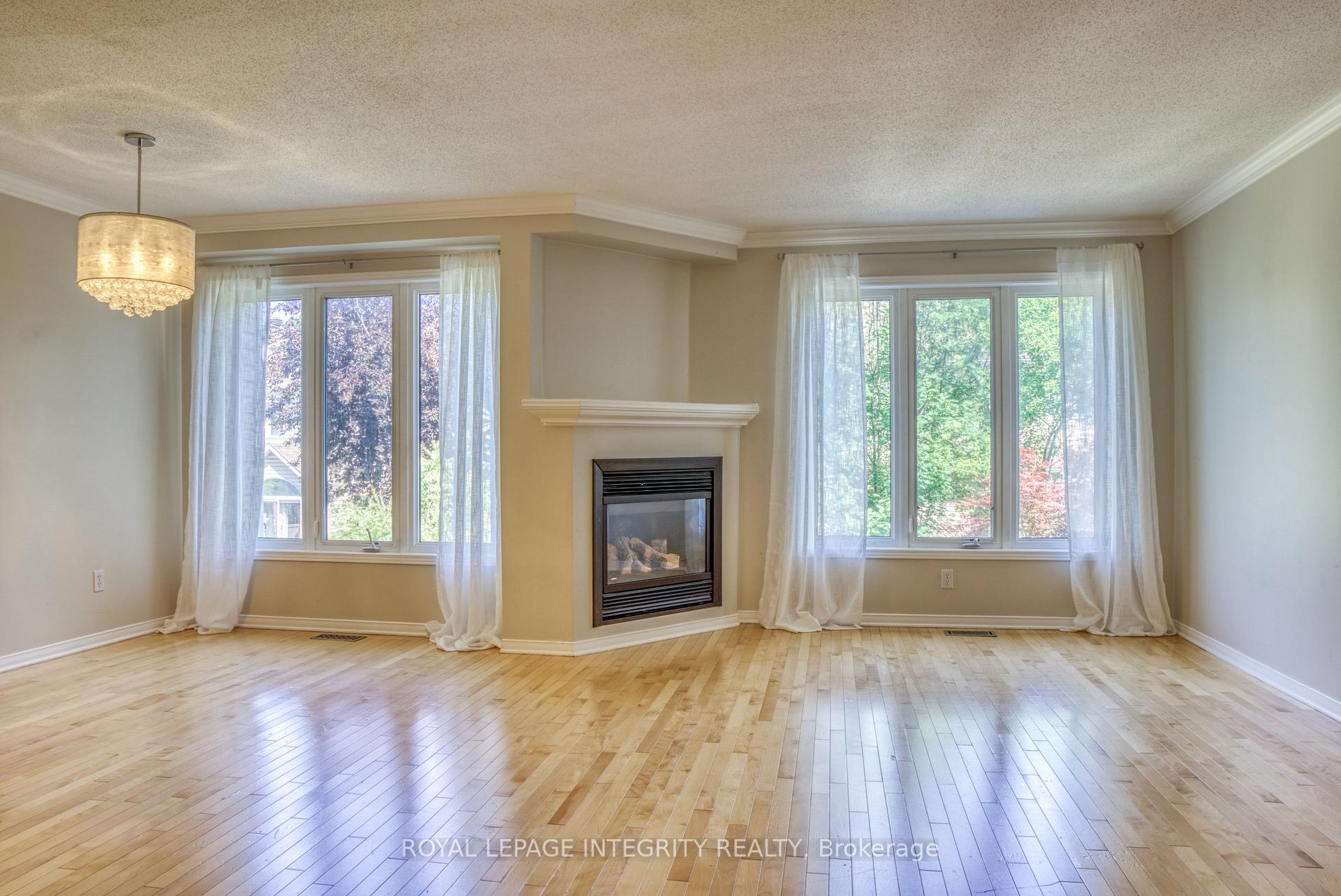 Photo 3 of 229 Greenridge Street, Ottawa, Chapel Hill — HOMEH