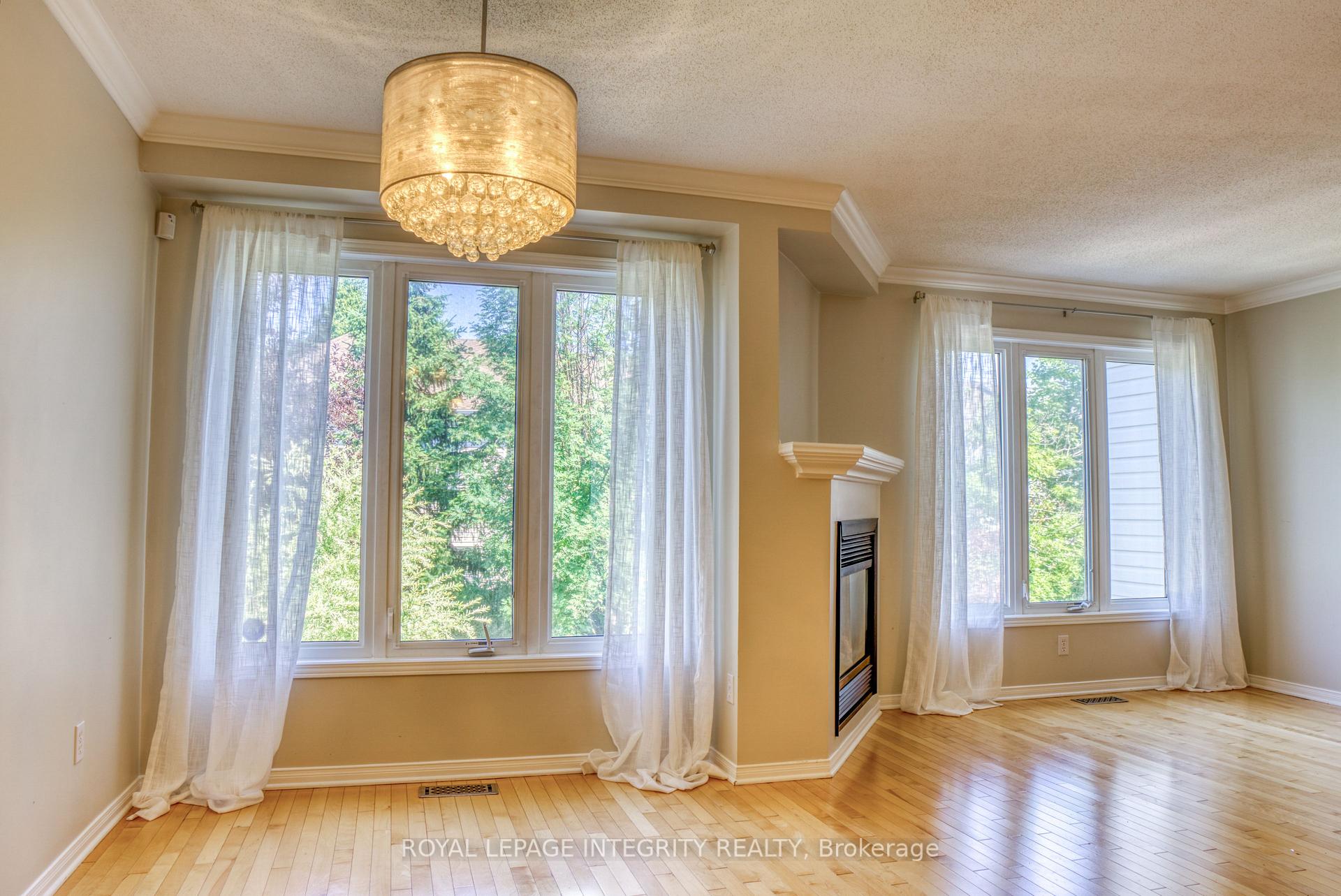 Photo 4 of 229 Greenridge Street, Ottawa, Chapel Hill — HOMEH